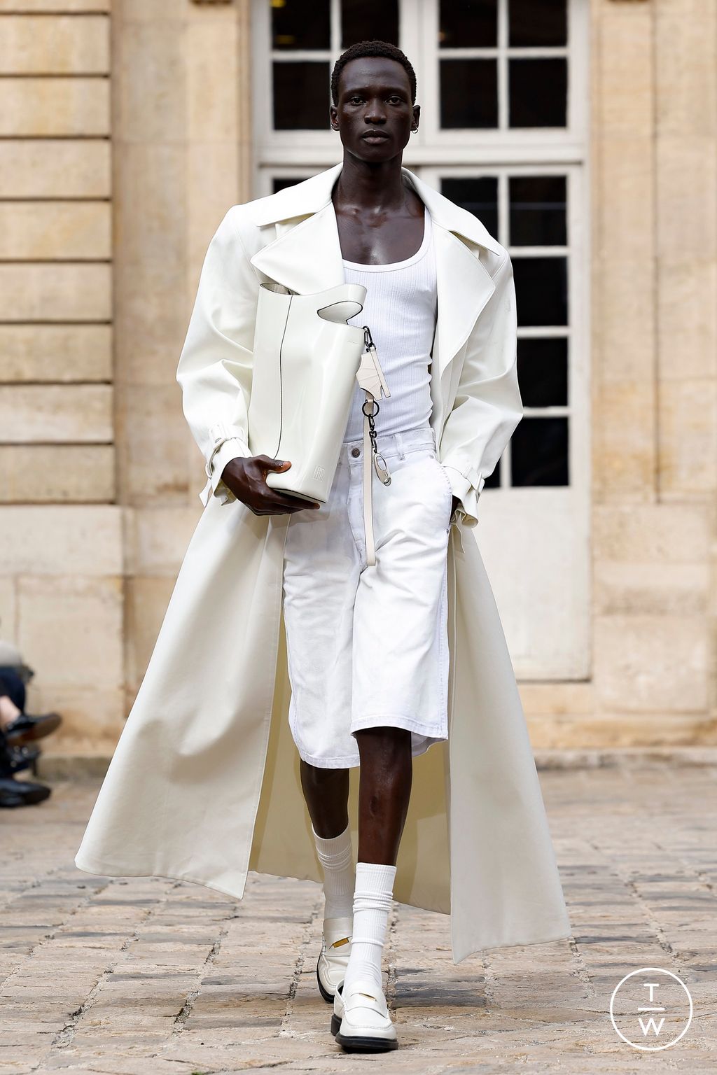 Fashion Week Paris Spring-Summer 2025 look 49 from the Louis Gabriel Nouchi collection 男装