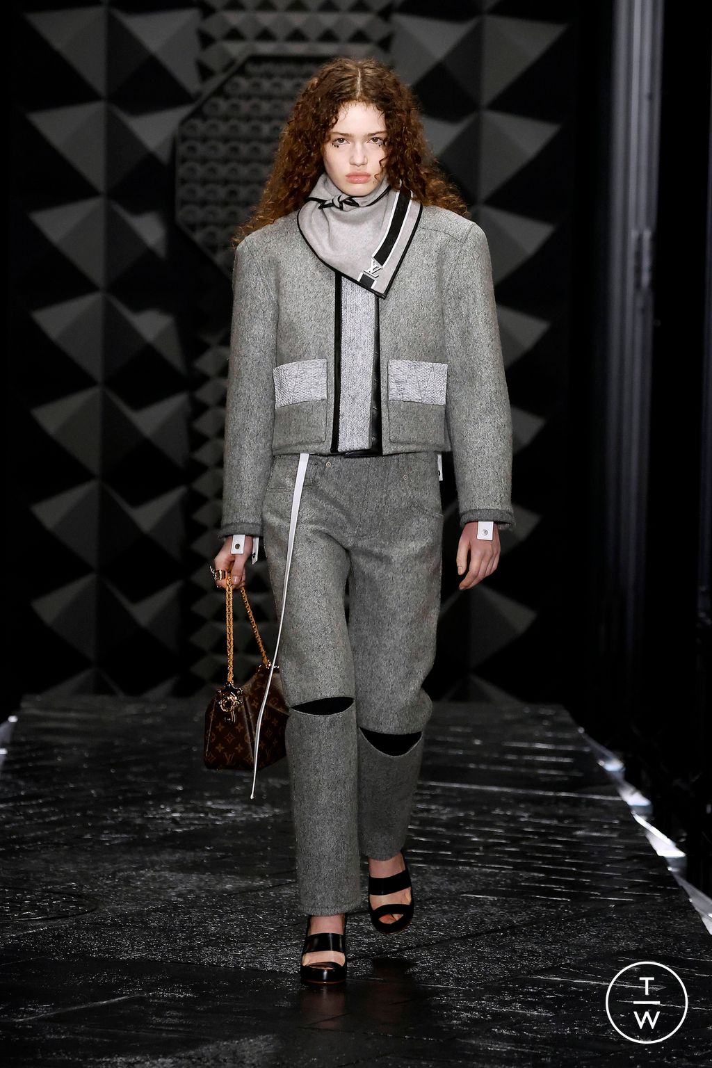 Fashion Week Paris Fall/Winter 2023 look 8 from the Louis Vuitton collection womenswear