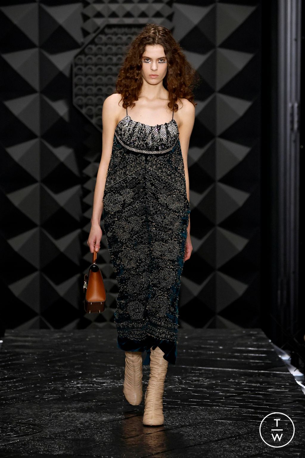 Fashion Week Paris Fall/Winter 2023 look 26 from the Louis Vuitton collection 女装