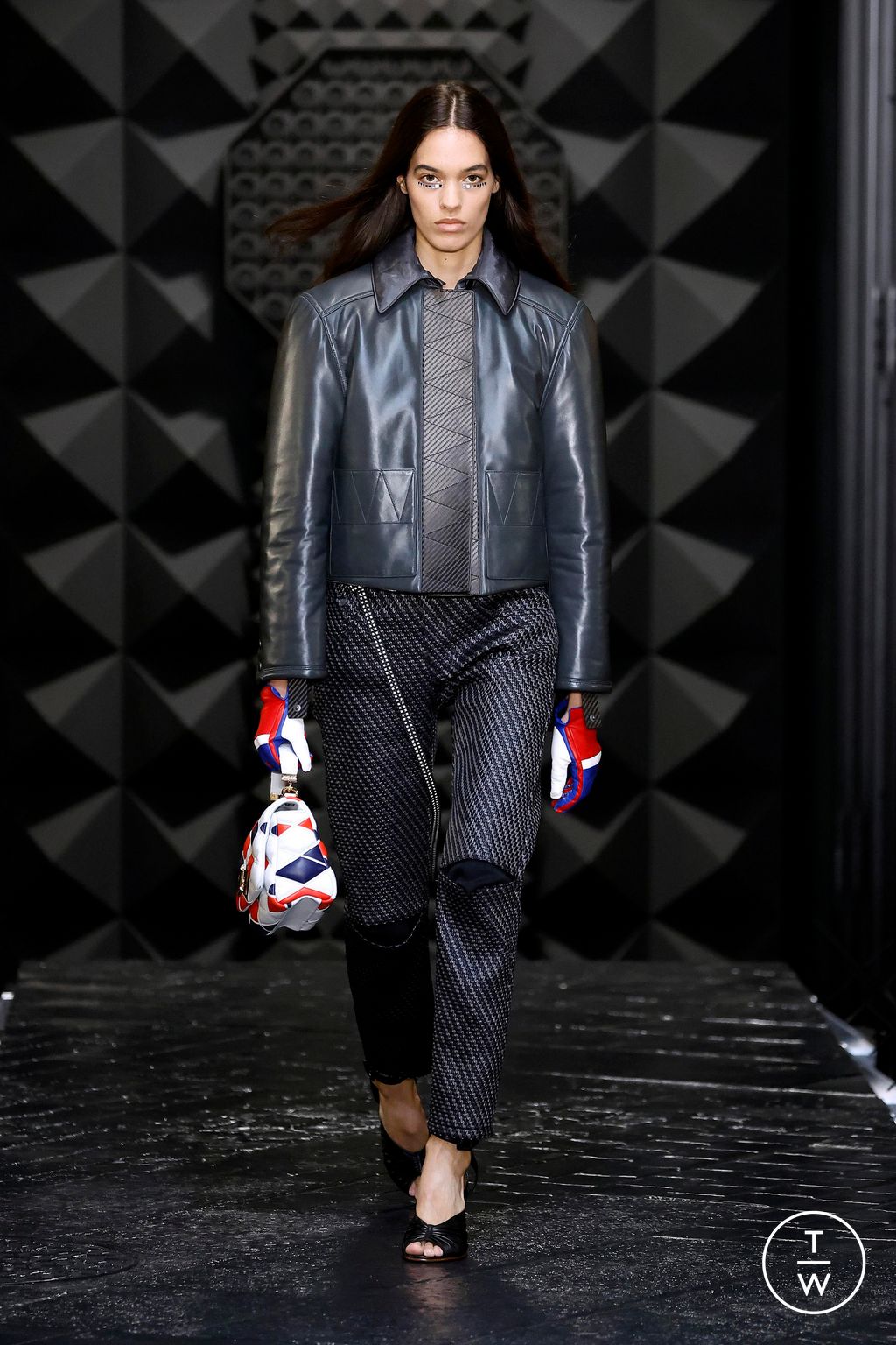 Fashion Week Paris Fall/Winter 2023 look 29 de la collection Louis Vuitton womenswear