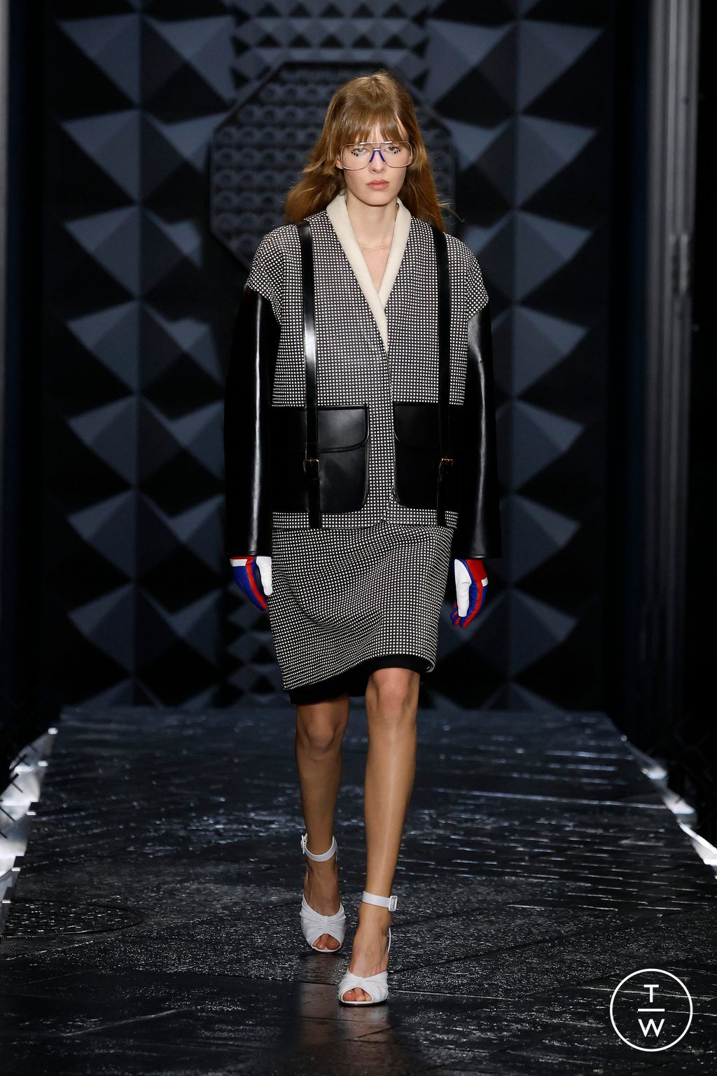 Fashion Week Paris Fall/Winter 2023 look 30 from the Louis Vuitton collection 女装