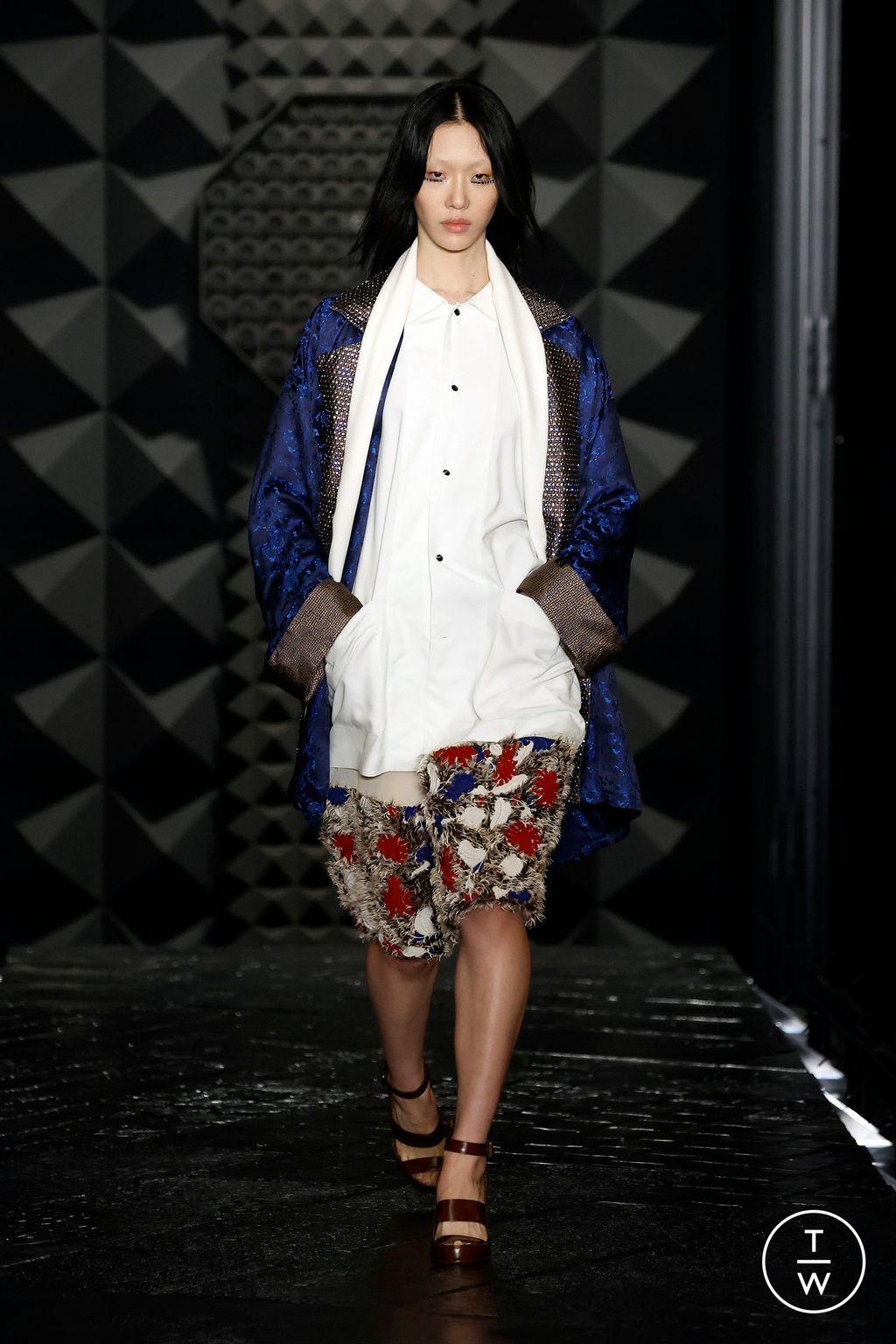 Fashion Week Paris Fall/Winter 2023 look 41 from the Louis Vuitton collection 女装