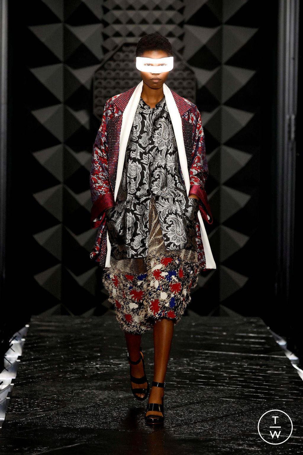 Fashion Week Paris Fall/Winter 2023 look 43 from the Louis Vuitton collection 女装