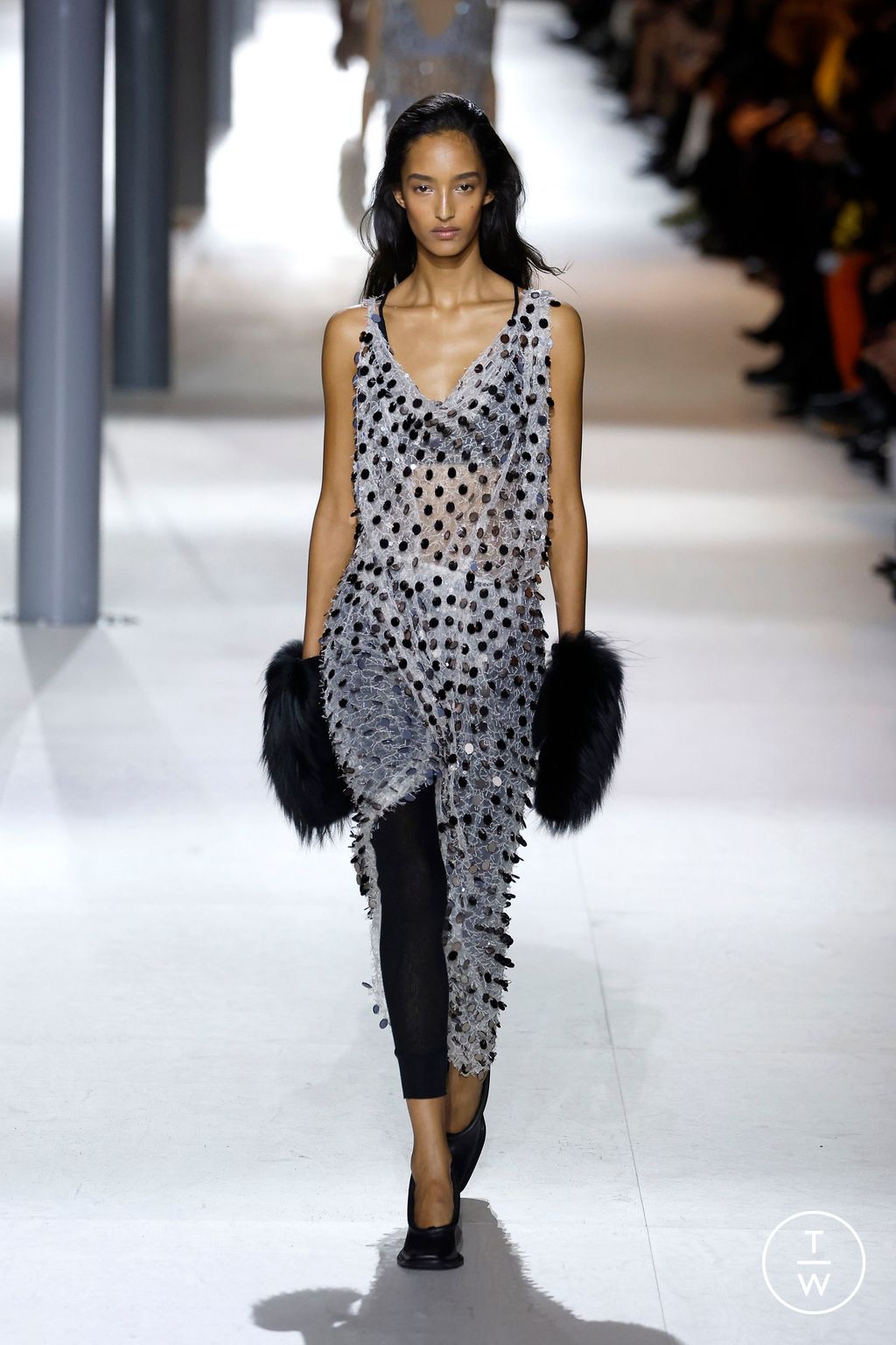Fashion Week Paris Fall/Winter 2024 look 4 from the Louis Vuitton collection womenswear