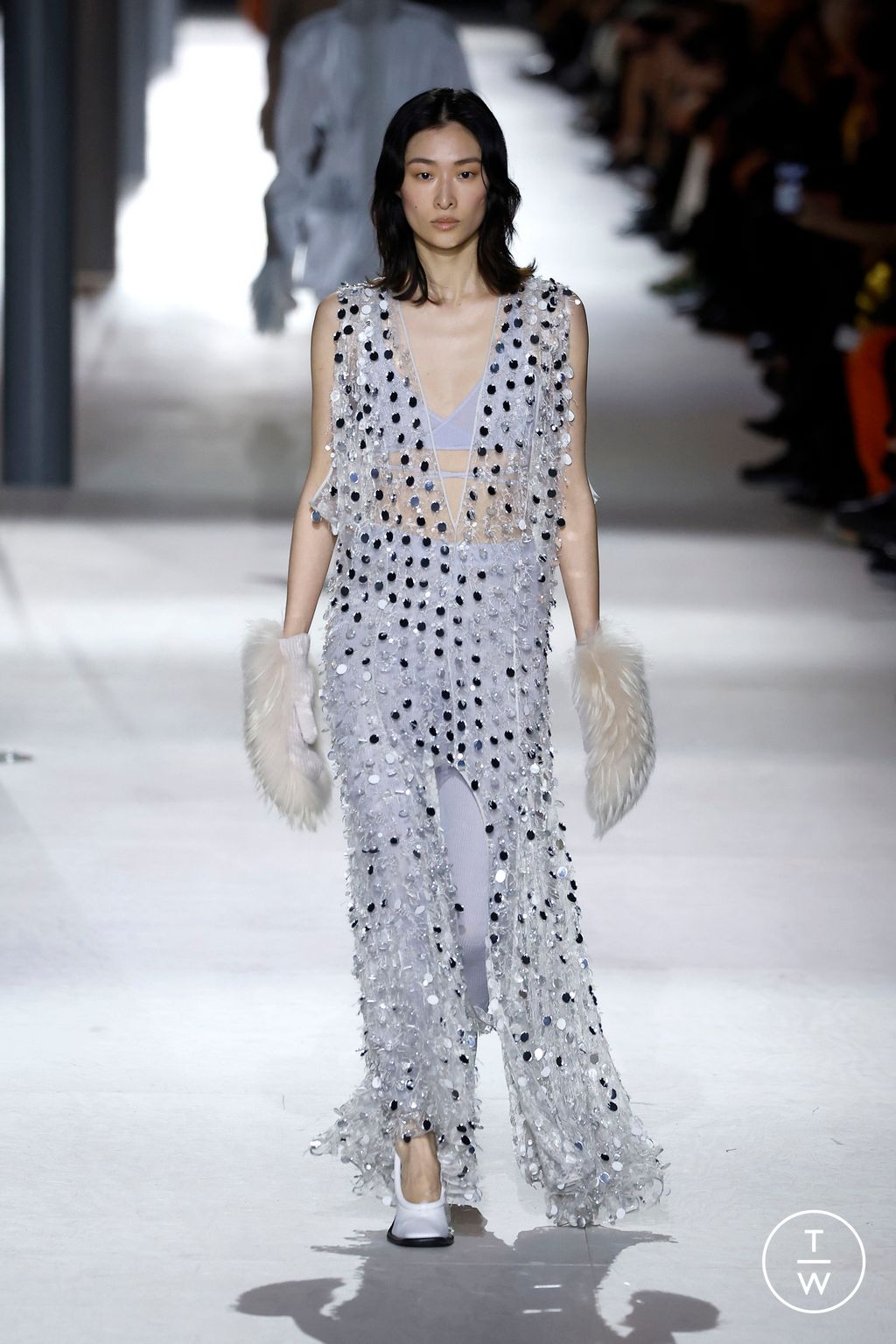 Fashion Week Paris Fall/Winter 2024 look 5 de la collection Louis Vuitton womenswear