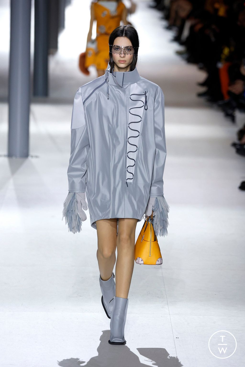 Fashion Week Paris Fall/Winter 2024 look 7 de la collection Louis Vuitton womenswear