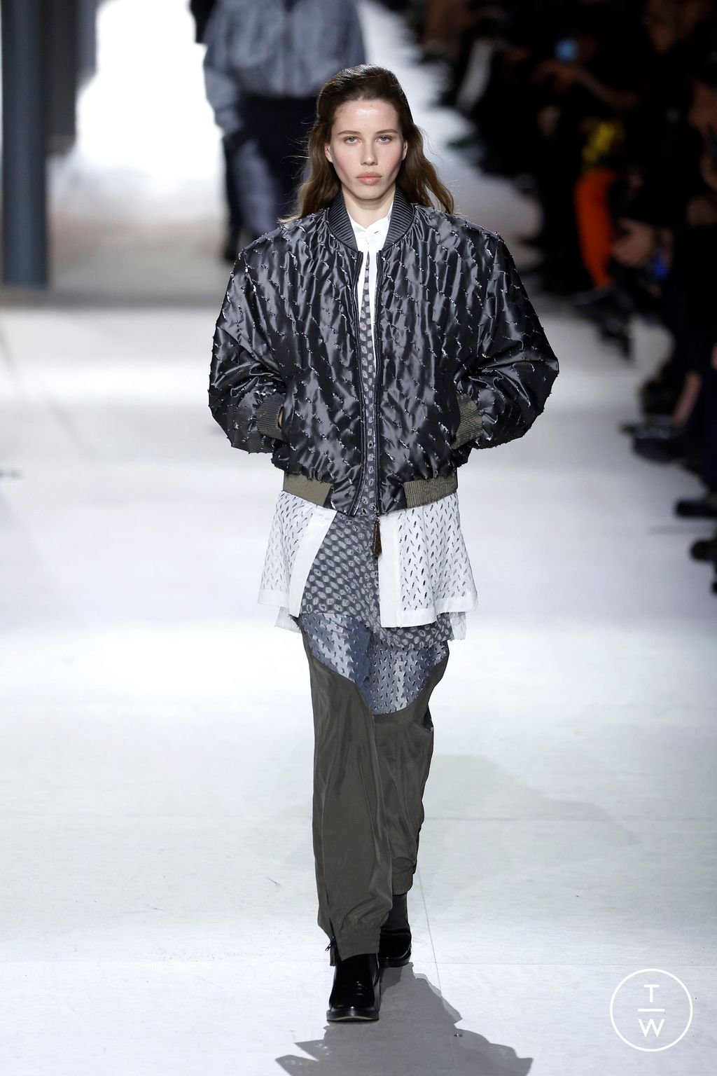 Fashion Week Paris Fall/Winter 2024 look 17 de la collection Louis Vuitton womenswear