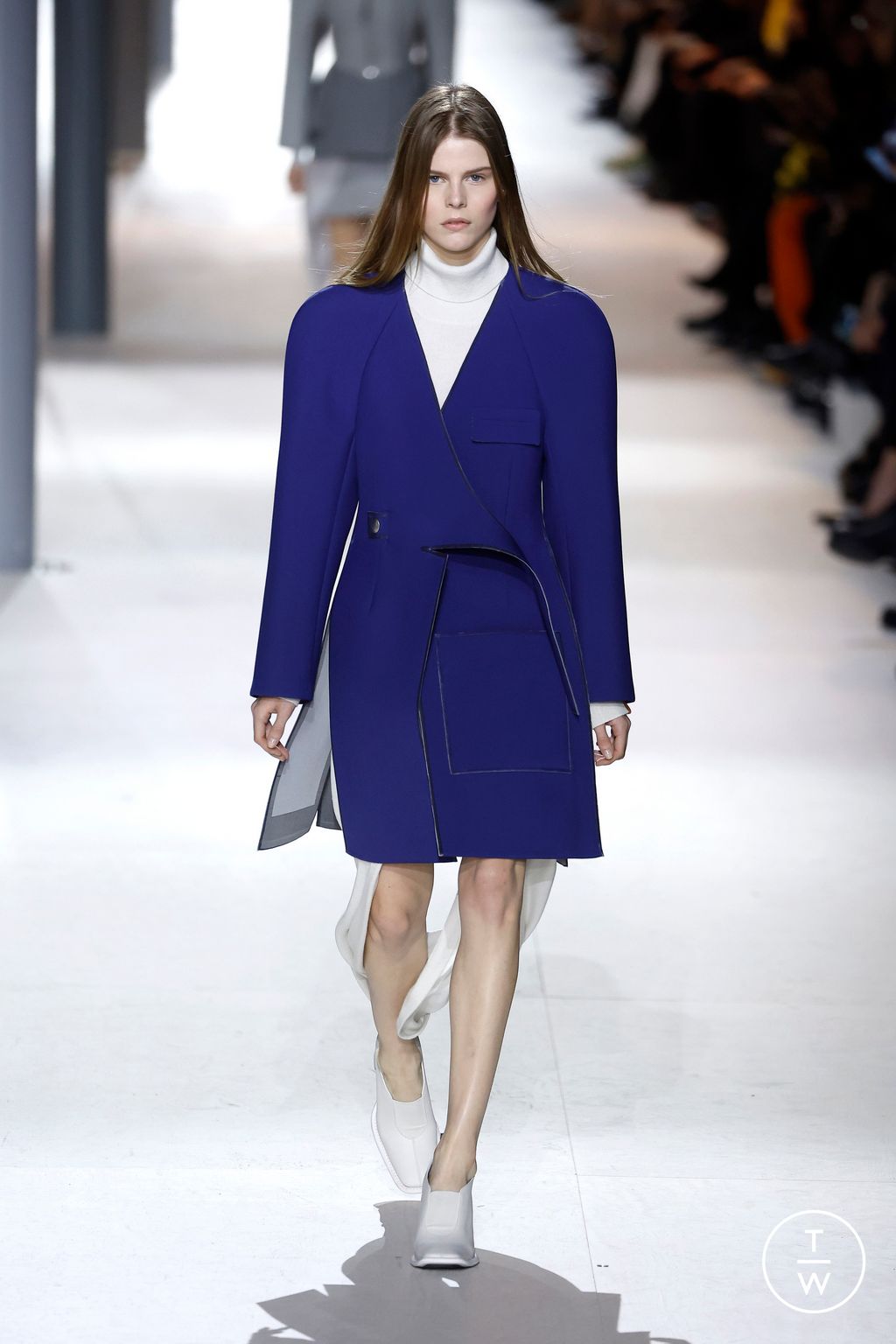 Fashion Week Paris Fall/Winter 2024 look 20 de la collection Louis Vuitton womenswear