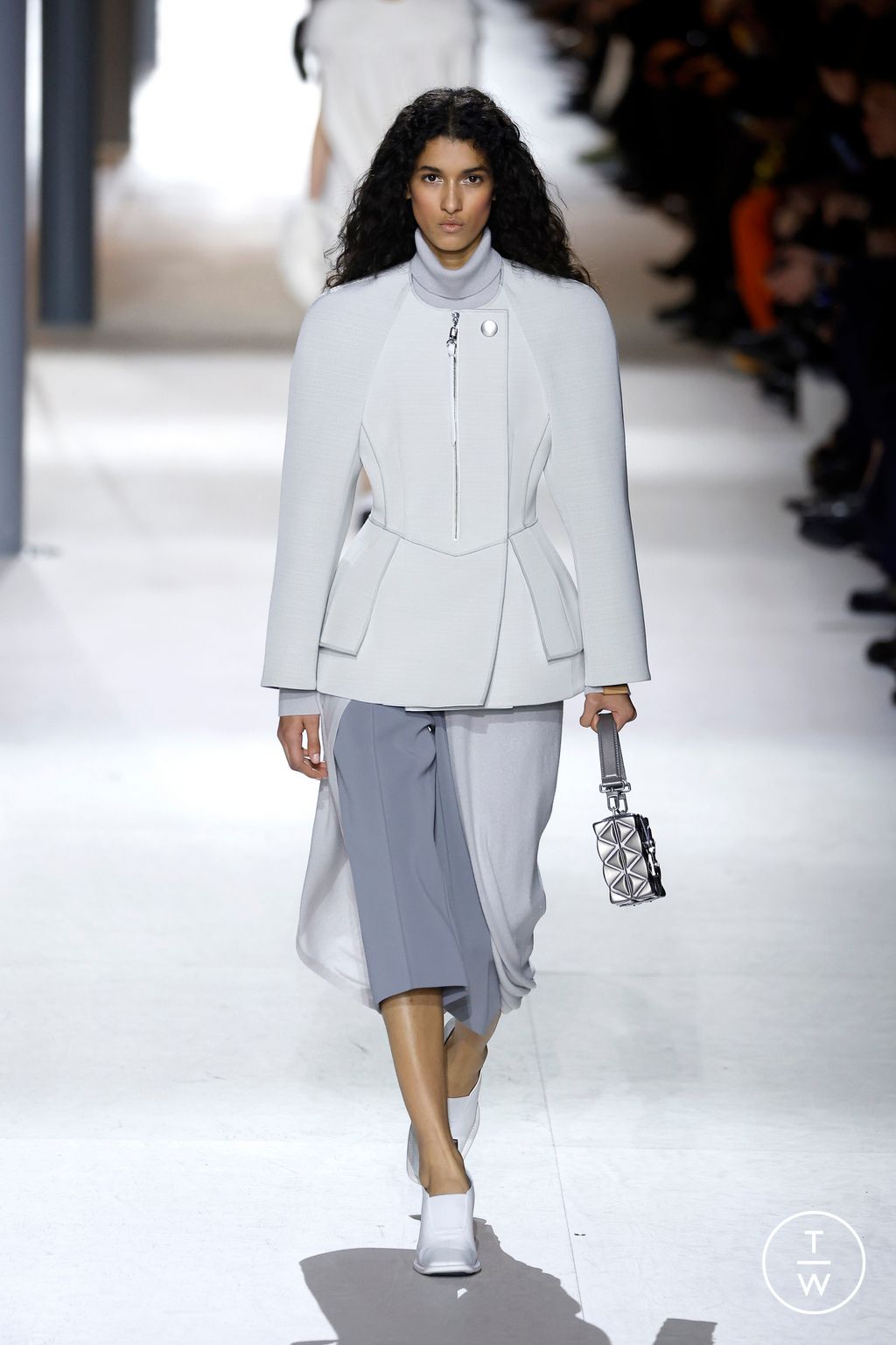 Fashion Week Paris Fall/Winter 2024 look 22 de la collection Louis Vuitton womenswear