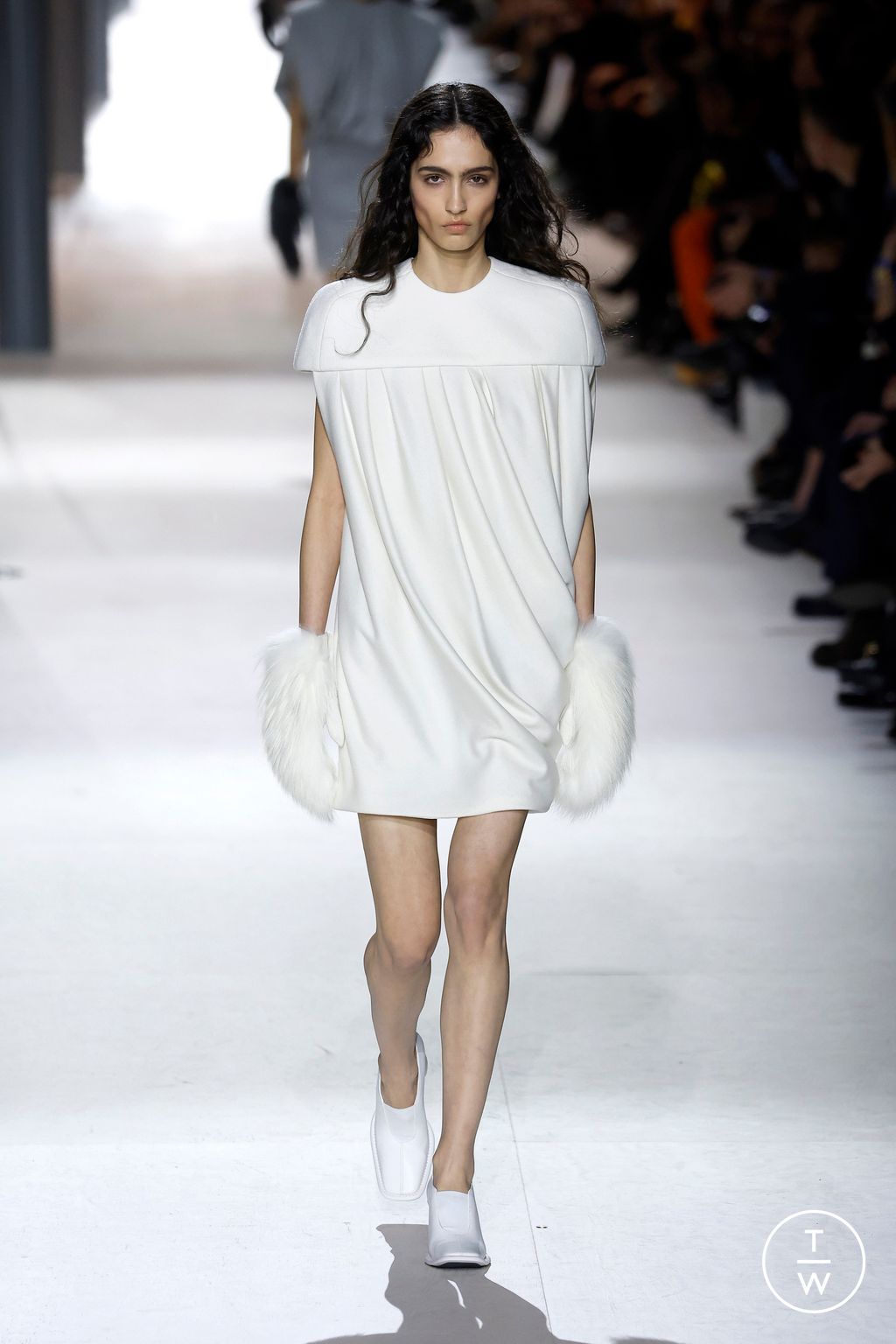 Fashion Week Paris Fall/Winter 2024 look 23 de la collection Louis Vuitton womenswear