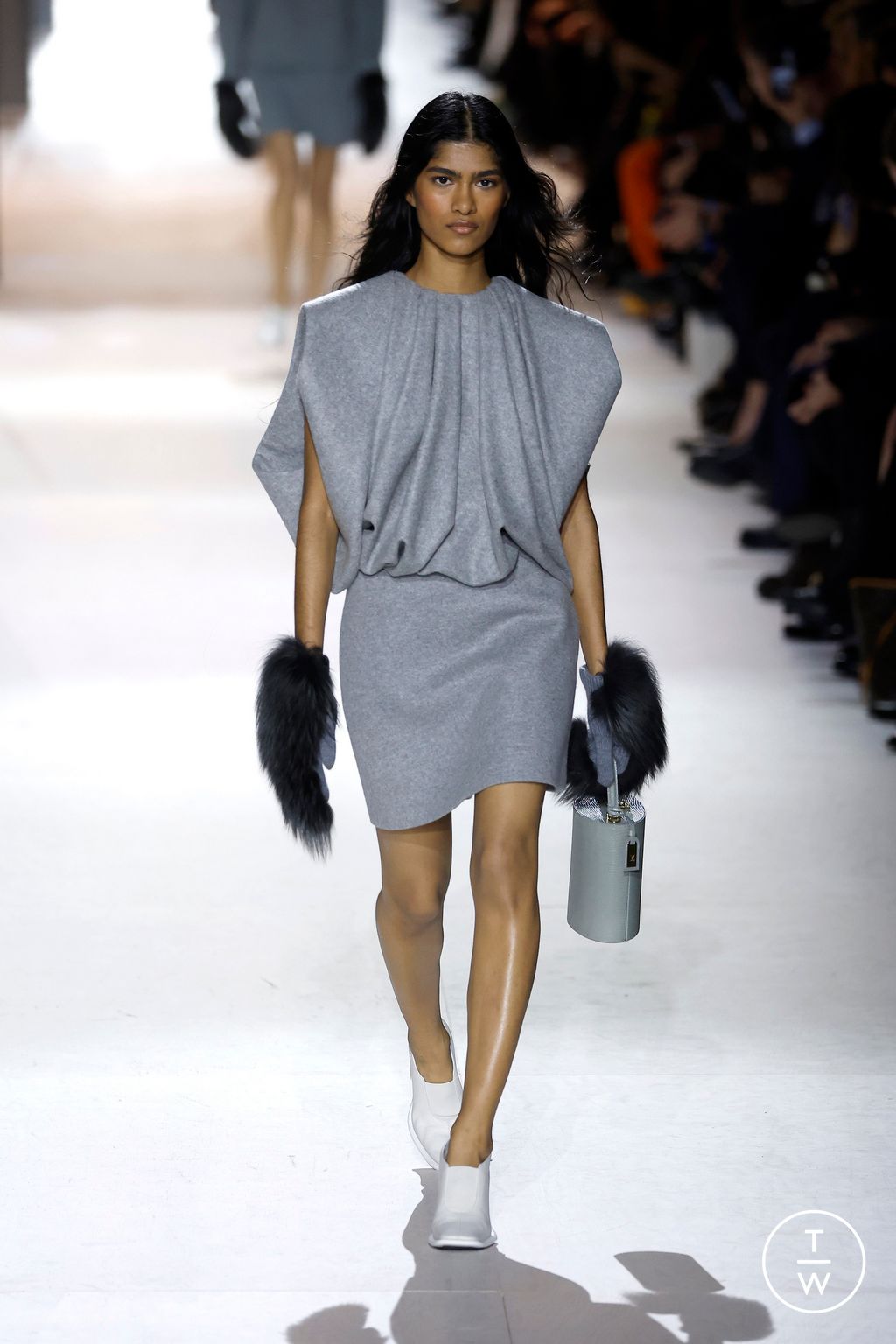 Fashion Week Paris Fall/Winter 2024 look 24 de la collection Louis Vuitton womenswear