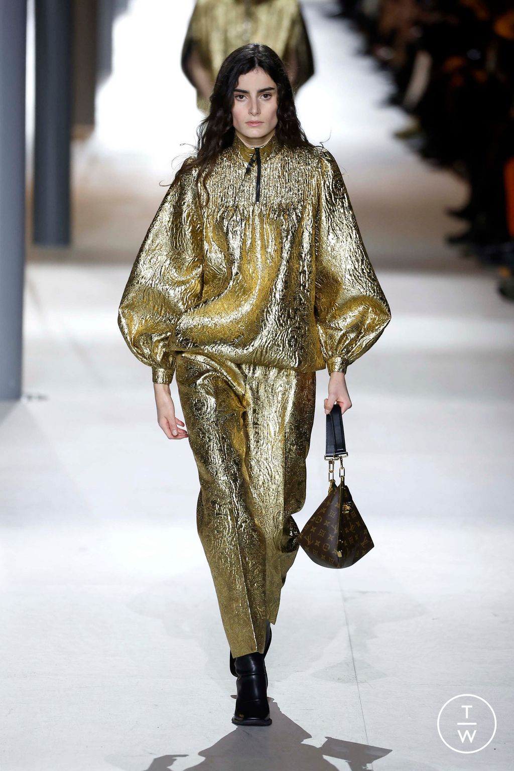 Fashion Week Paris Fall/Winter 2024 look 29 from the Louis Vuitton collection 女装