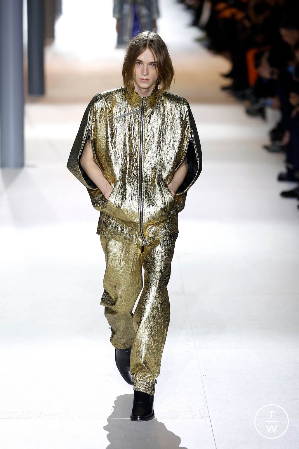 Fashion Week Paris Fall/Winter 2024 look 30 from the Louis Vuitton collection 女装