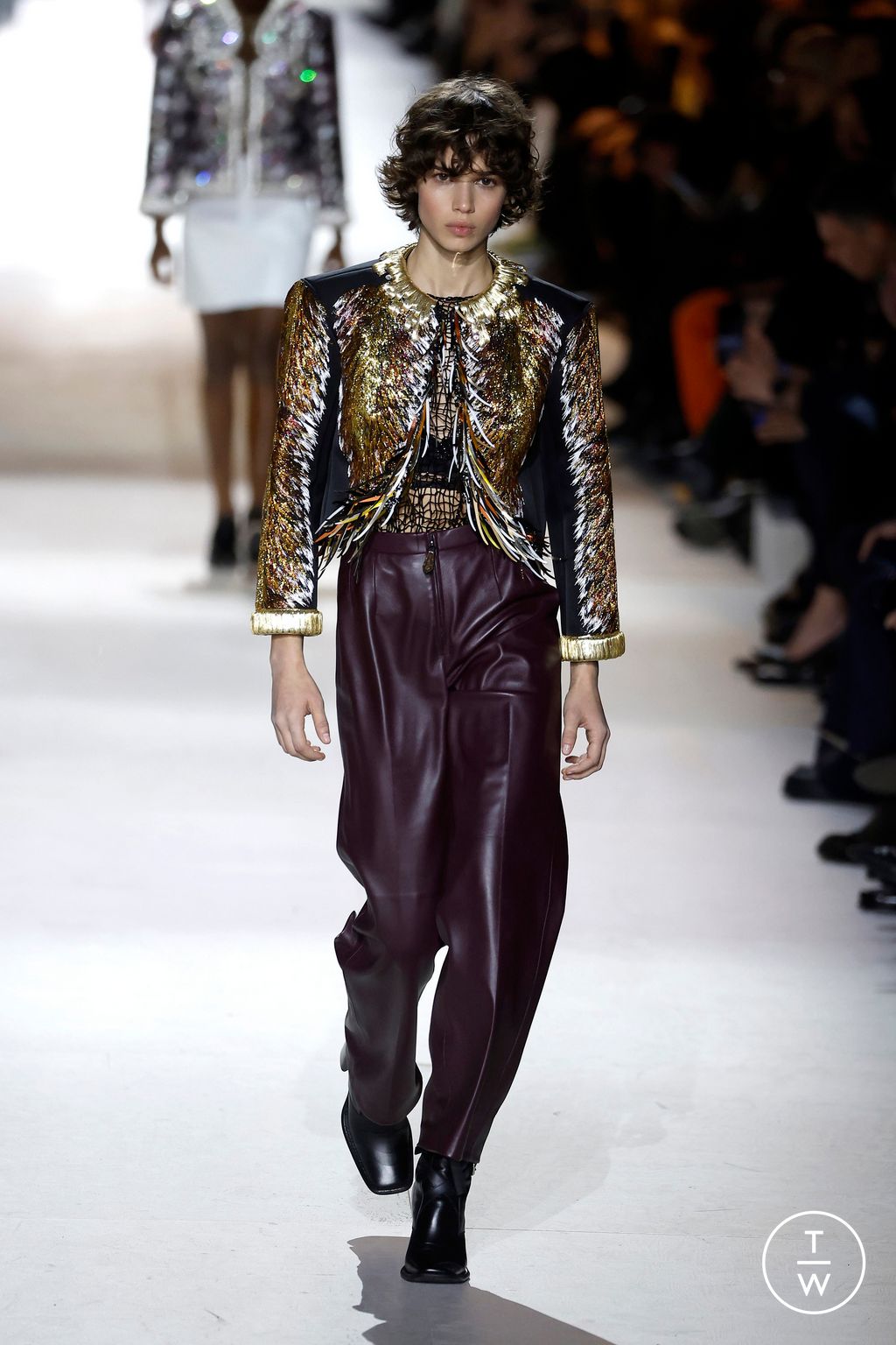 Fashion Week Paris Fall/Winter 2024 look 32 from the Louis Vuitton collection 女装