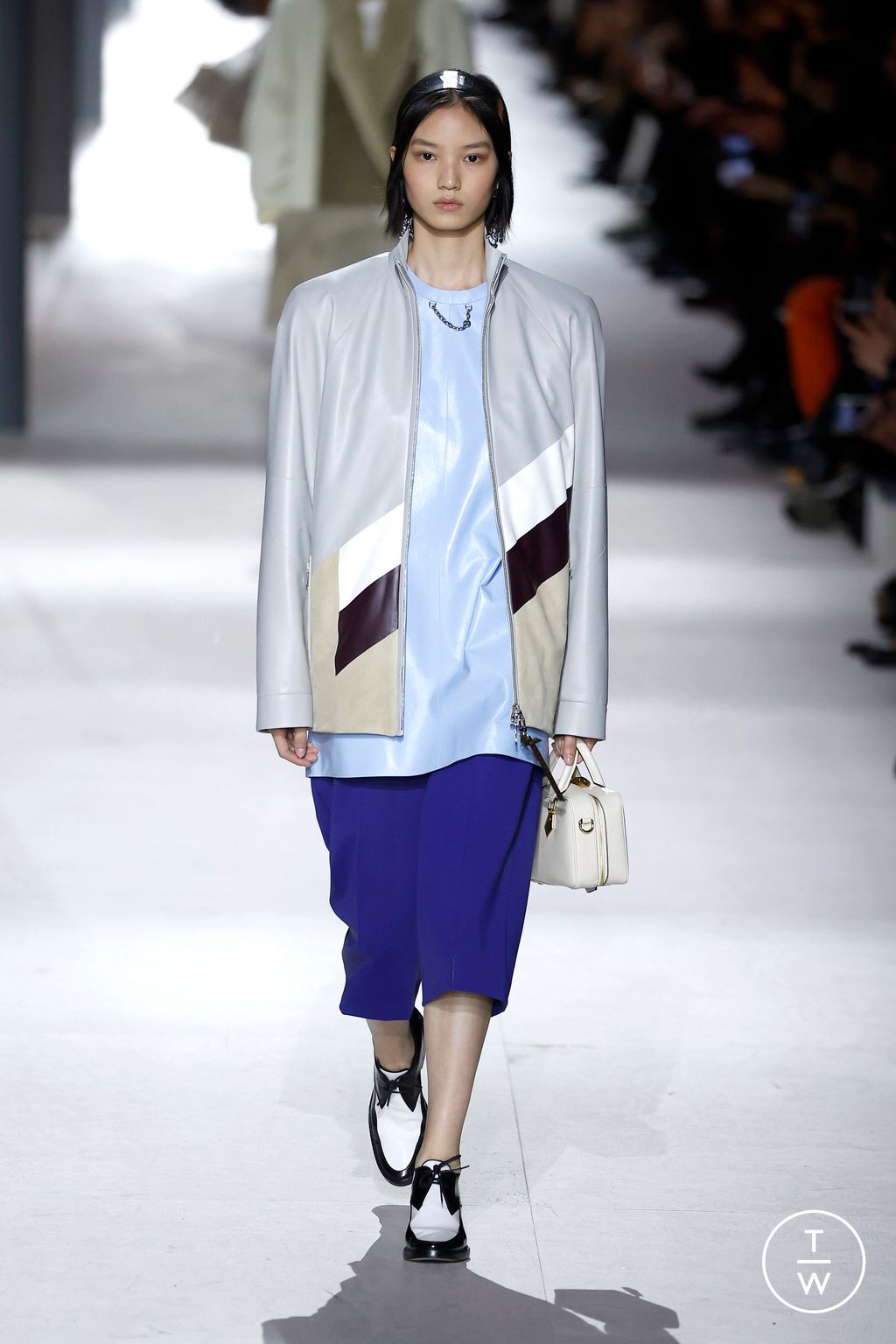 Fashion Week Paris Fall/Winter 2024 look 36 from the Louis Vuitton collection 女装