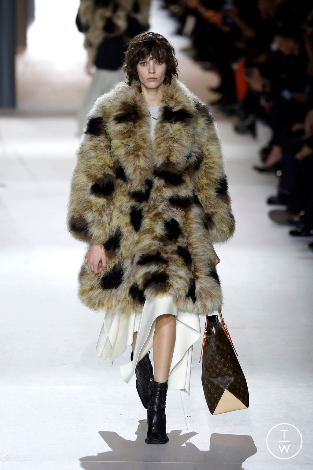 Fashion Week Paris Fall/Winter 2024 look 41 de la collection Louis Vuitton womenswear