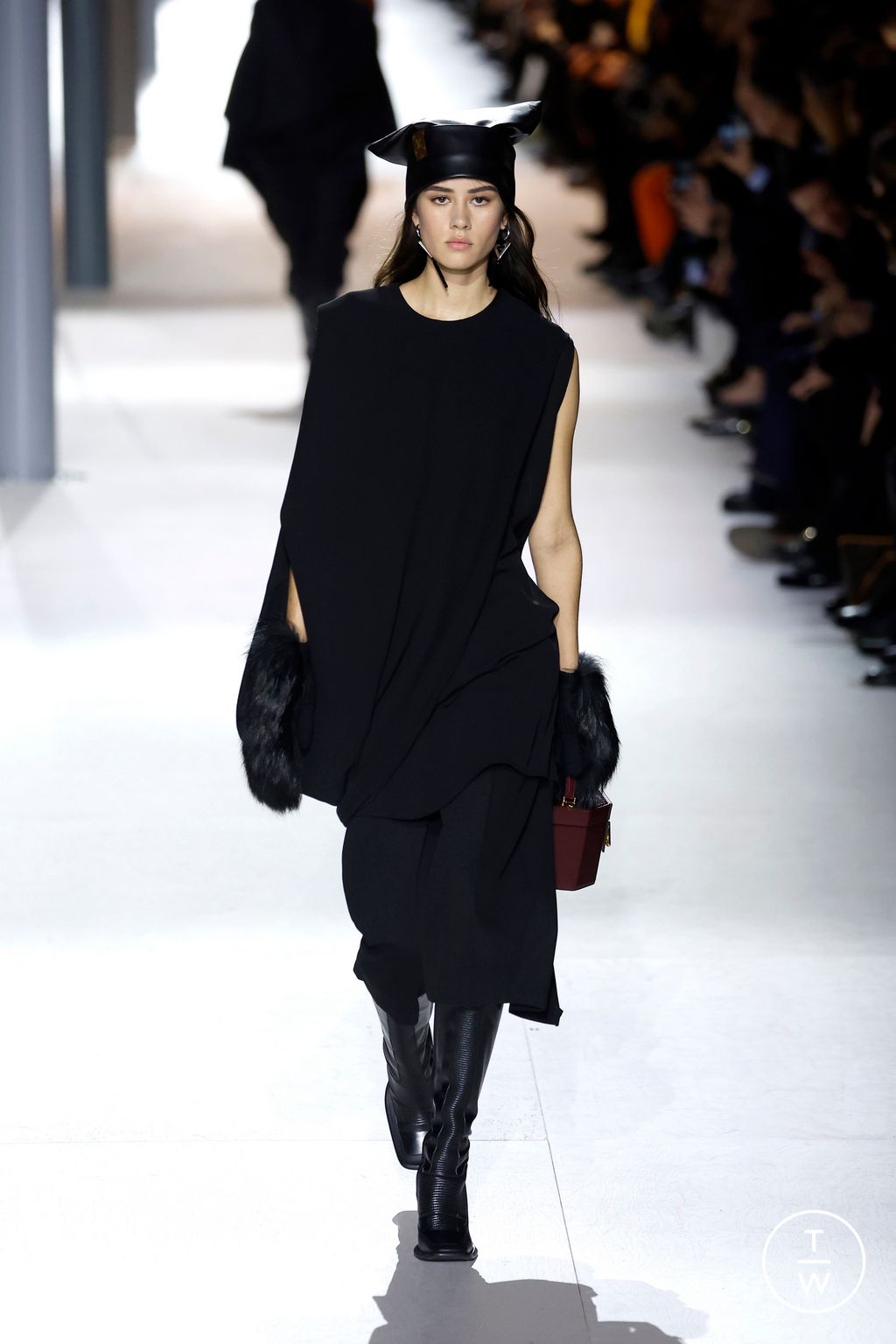 Fashion Week Paris Fall/Winter 2024 look 43 de la collection Louis Vuitton womenswear
