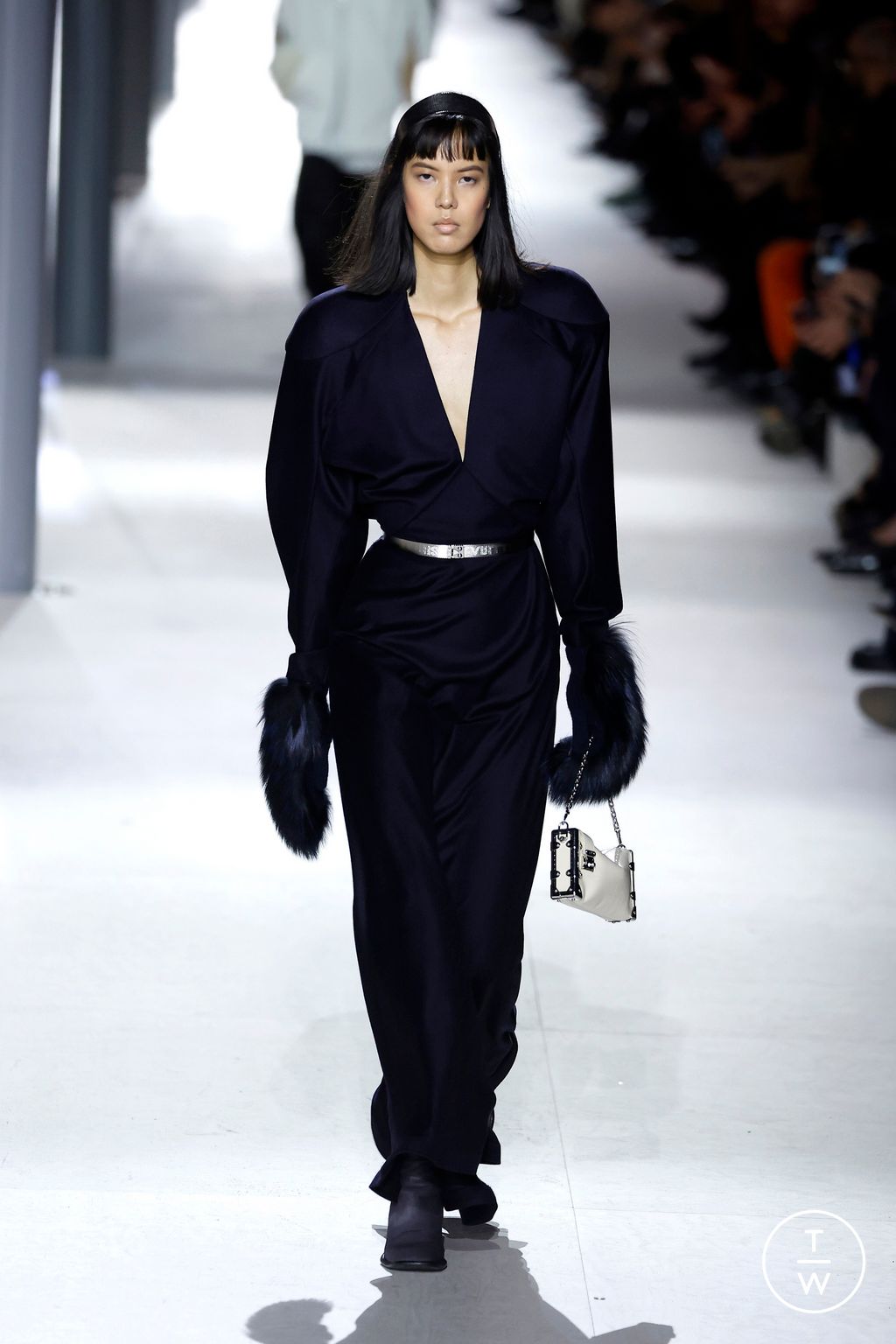 Fashion Week Paris Fall/Winter 2024 look 47 from the Louis Vuitton collection 女装