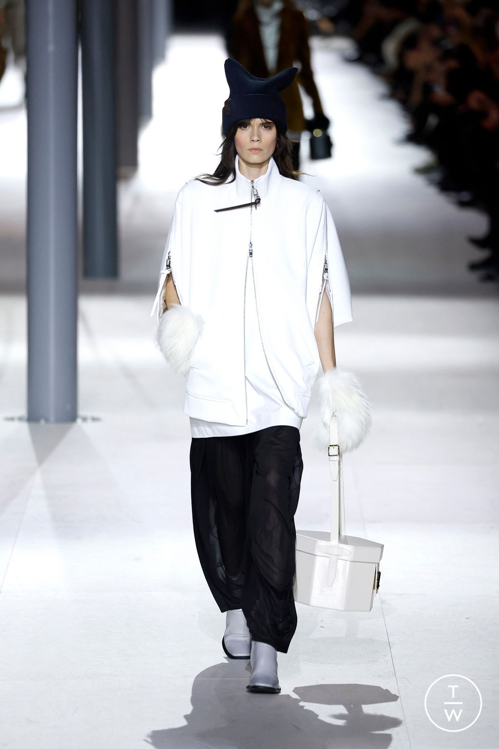 Fashion Week Paris Fall/Winter 2024 look 48 from the Louis Vuitton collection womenswear