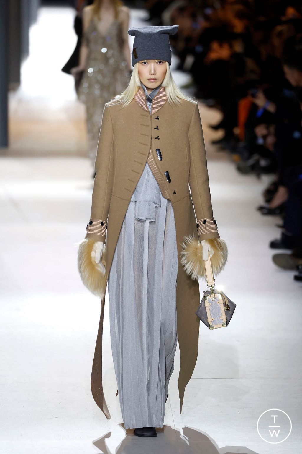 Fashion Week Paris Fall/Winter 2024 look 53 from the Louis Vuitton collection womenswear