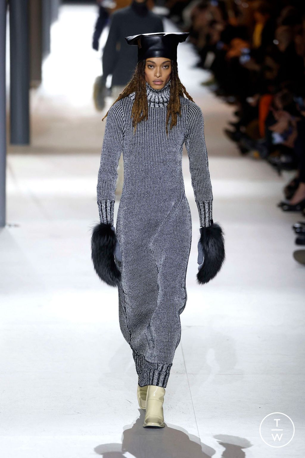 Fashion Week Paris Fall/Winter 2024 look 56 from the Louis Vuitton collection womenswear