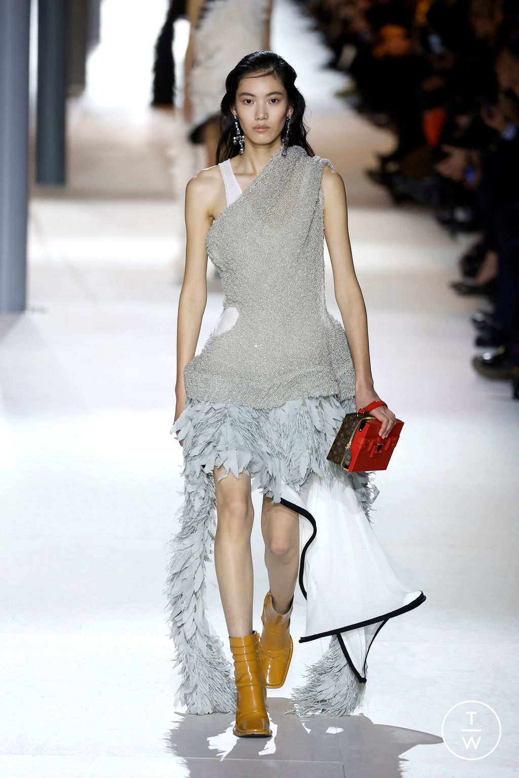 Fashion Week Paris Fall/Winter 2024 look 61 from the Louis Vuitton collection 女装