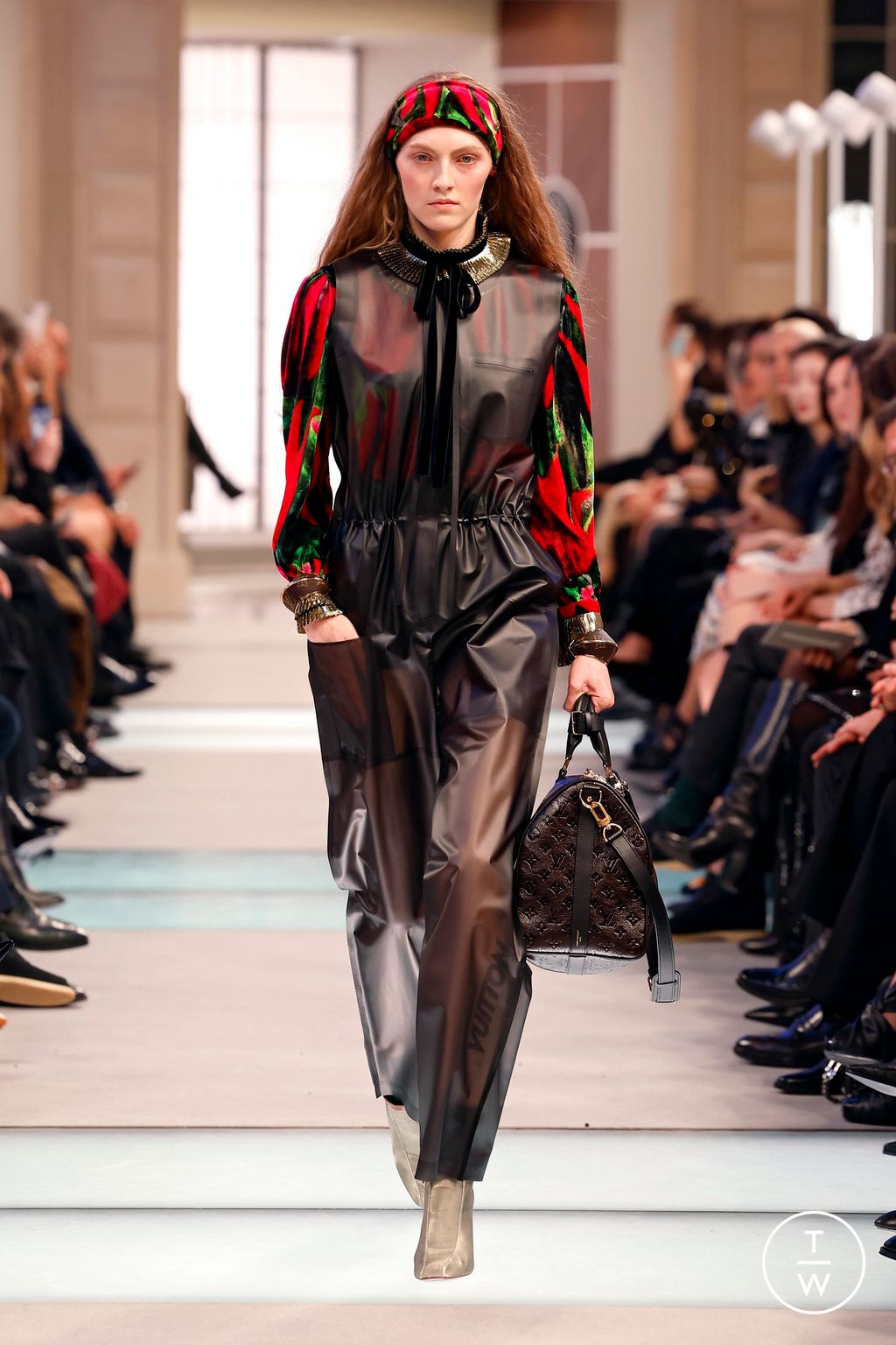 Fashion Week Paris Fall/Winter 2025 look 3 from the Louis Vuitton collection womenswear