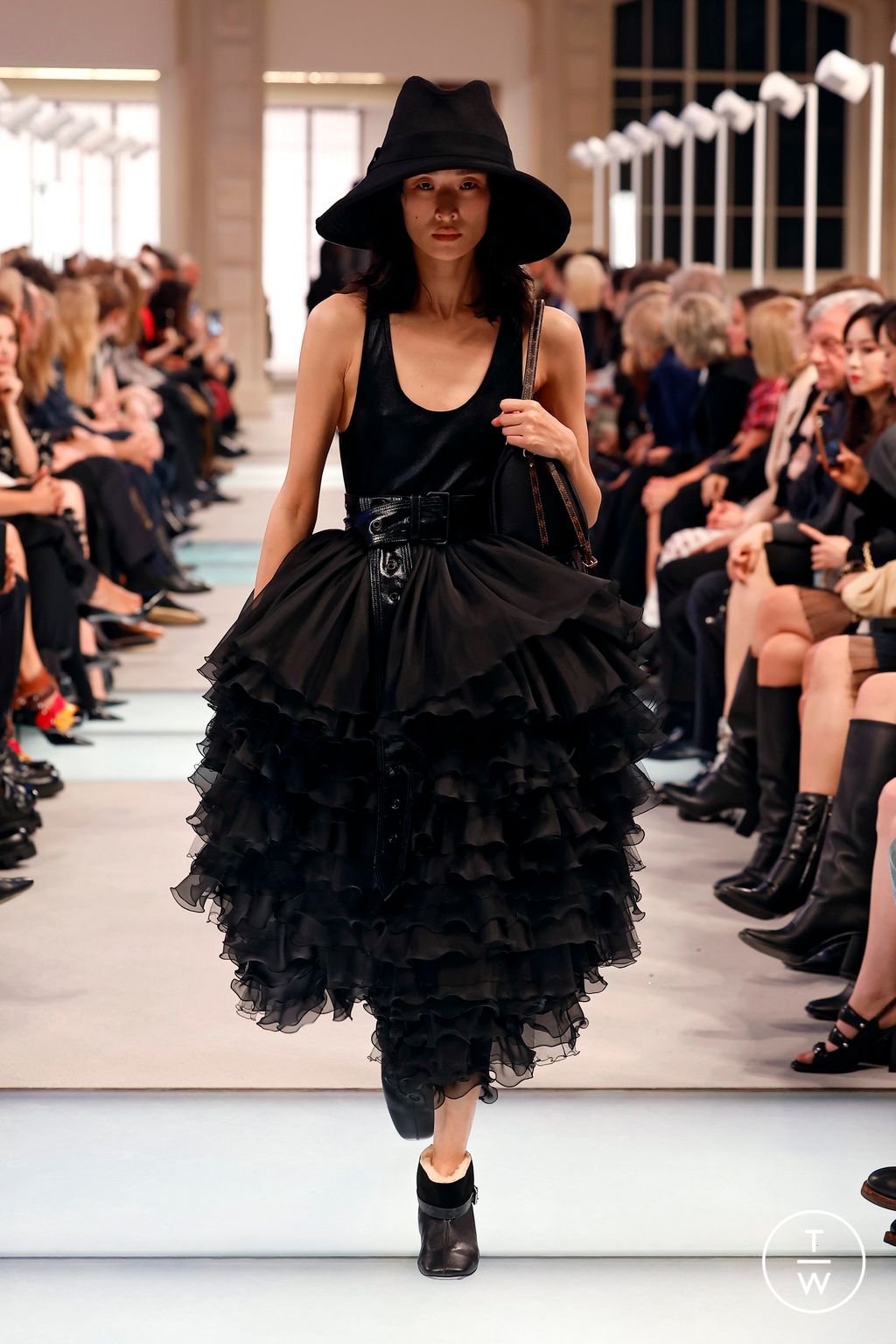 Fashion Week Paris Fall/Winter 2025 look 13 from the Louis Vuitton collection womenswear