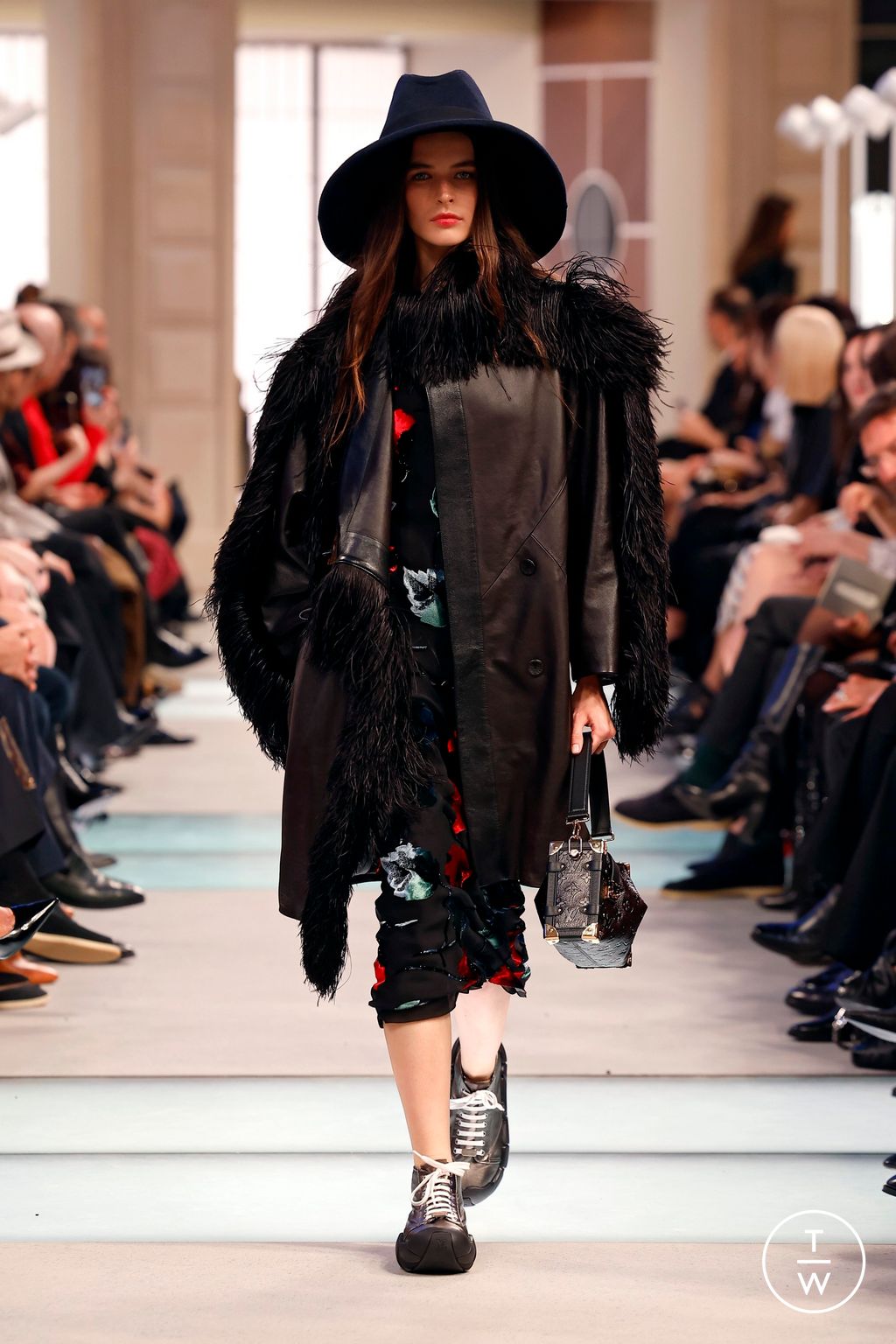 Fashion Week Paris Fall/Winter 2025 look 14 from the Louis Vuitton collection womenswear