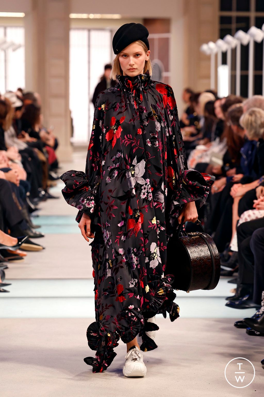 Fashion Week Paris Fall/Winter 2025 look 15 from the Louis Vuitton collection womenswear