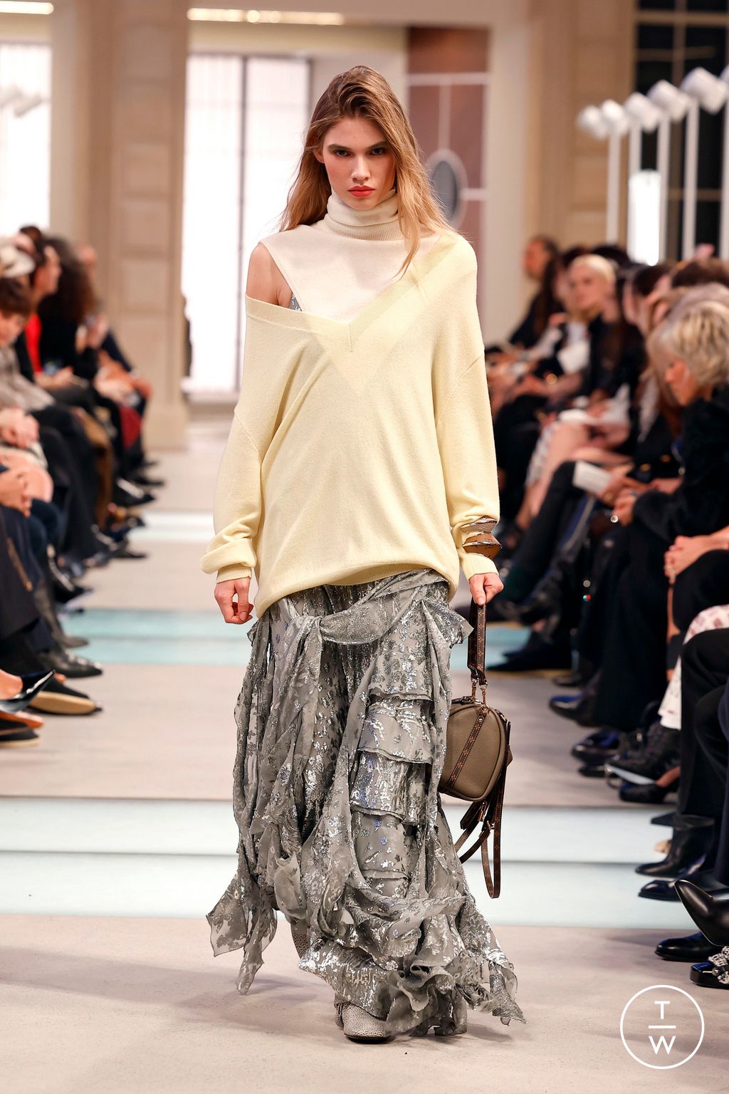 Fashion Week Paris Fall/Winter 2025 look 25 from the Louis Vuitton collection womenswear