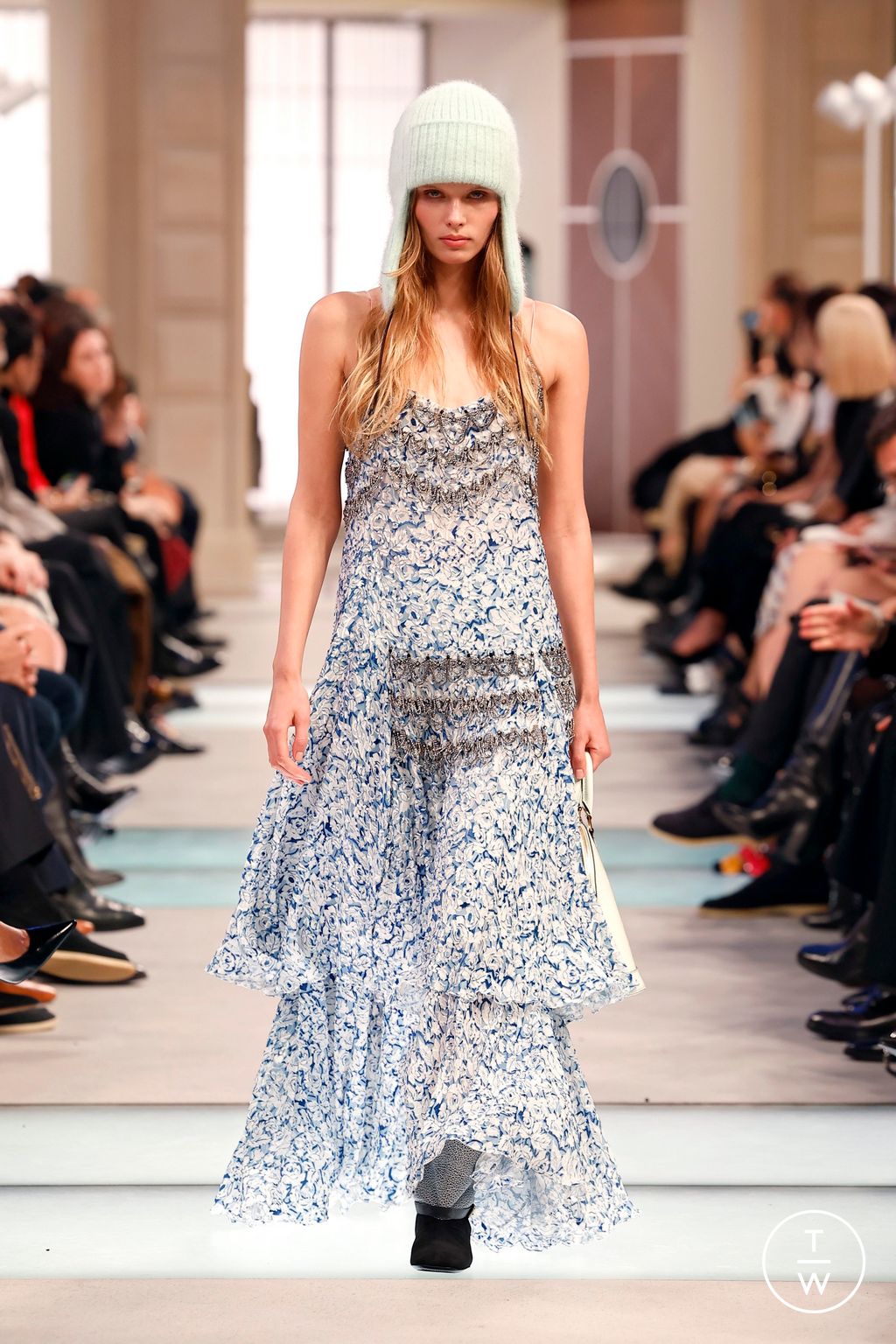 Fashion Week Paris Fall/Winter 2025 look 27 from the Louis Vuitton collection womenswear