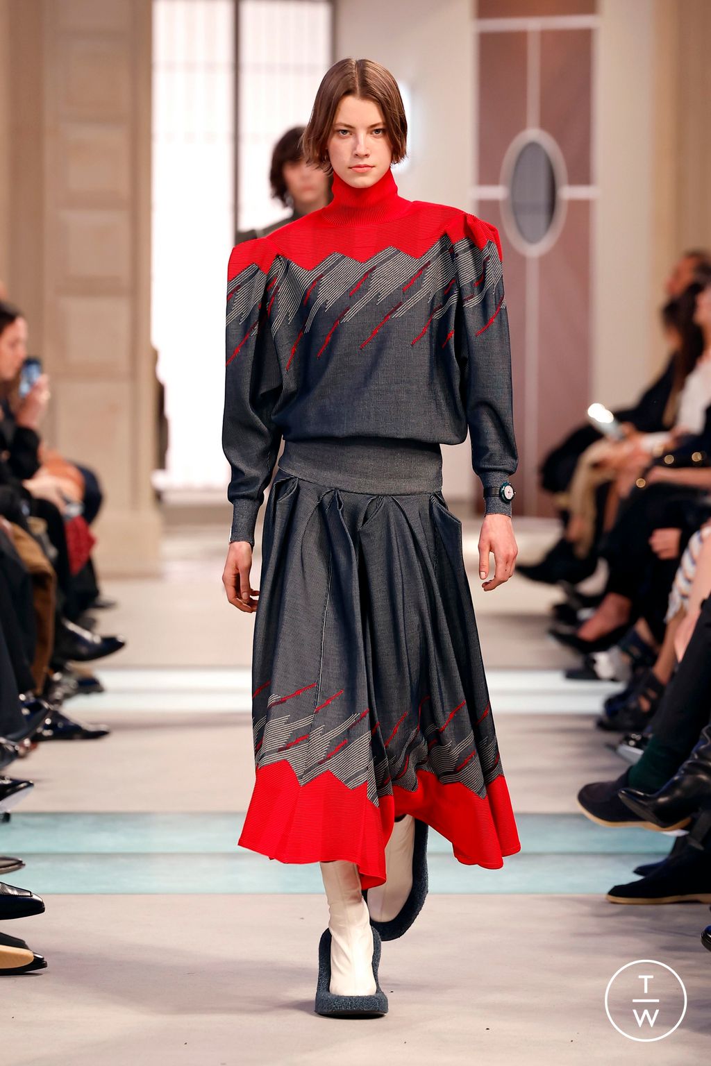 Fashion Week Paris Fall/Winter 2025 look 30 from the Louis Vuitton collection womenswear