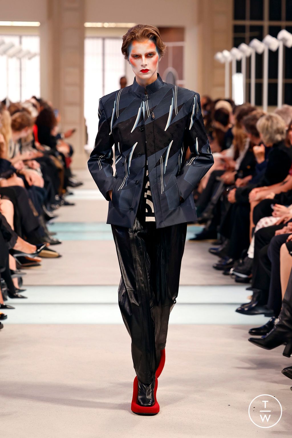 Fashion Week Paris Fall/Winter 2025 look 33 from the Louis Vuitton collection womenswear