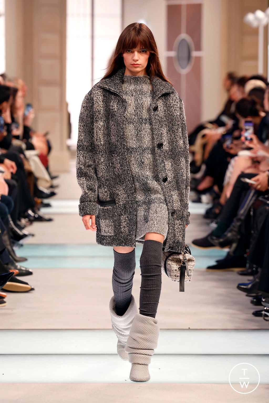 Fashion Week Paris Fall/Winter 2025 look 40 from the Louis Vuitton collection womenswear