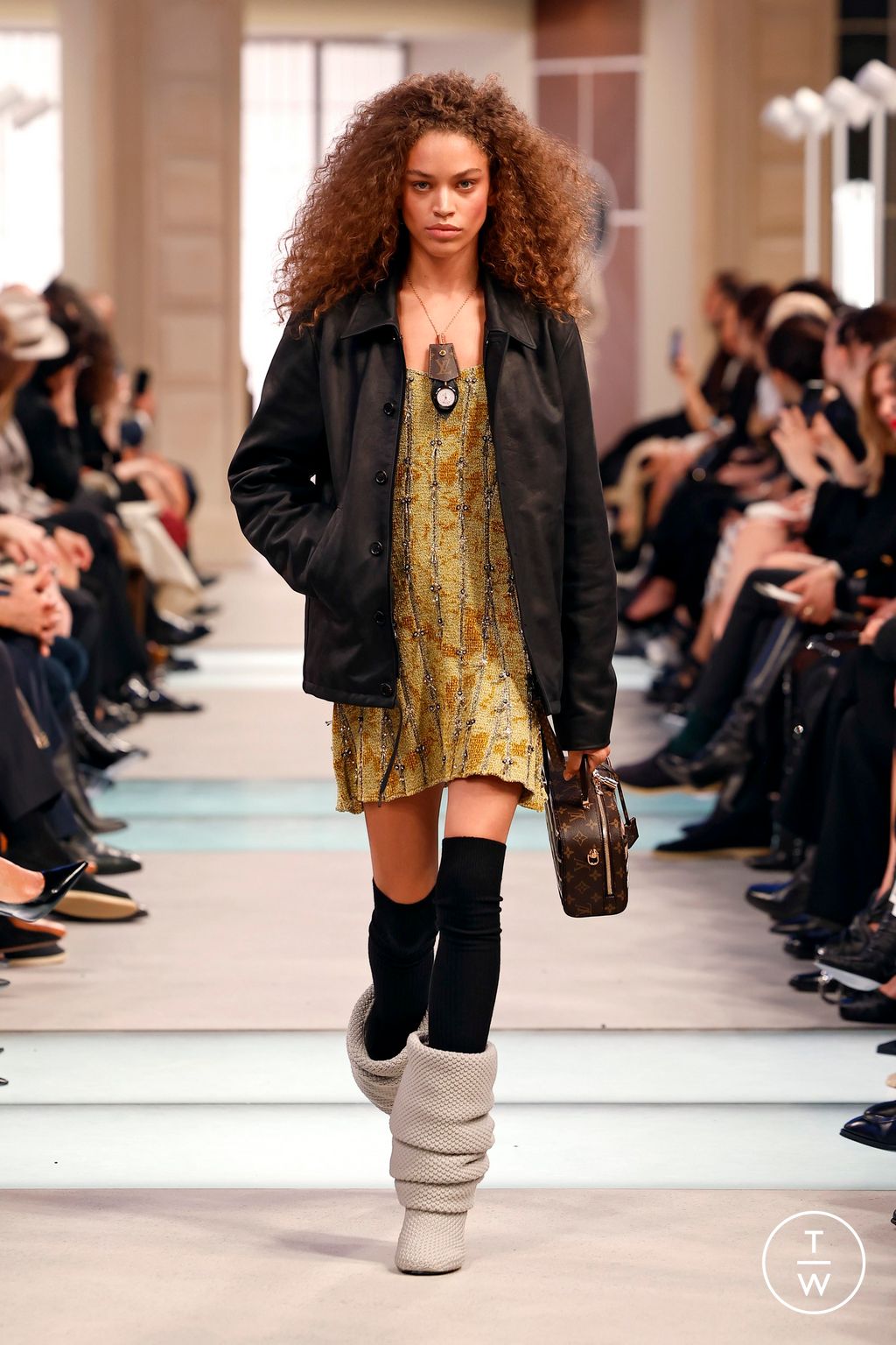 Fashion Week Paris Fall/Winter 2025 look 41 from the Louis Vuitton collection womenswear