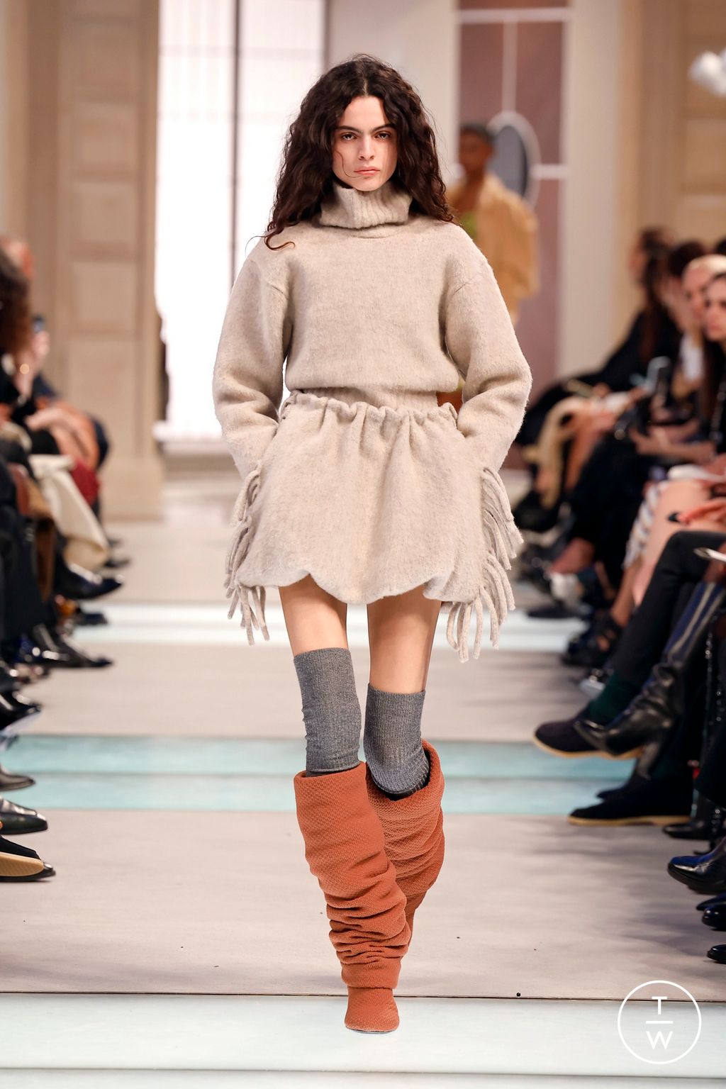 Fashion Week Paris Fall/Winter 2025 look 42 from the Louis Vuitton collection womenswear