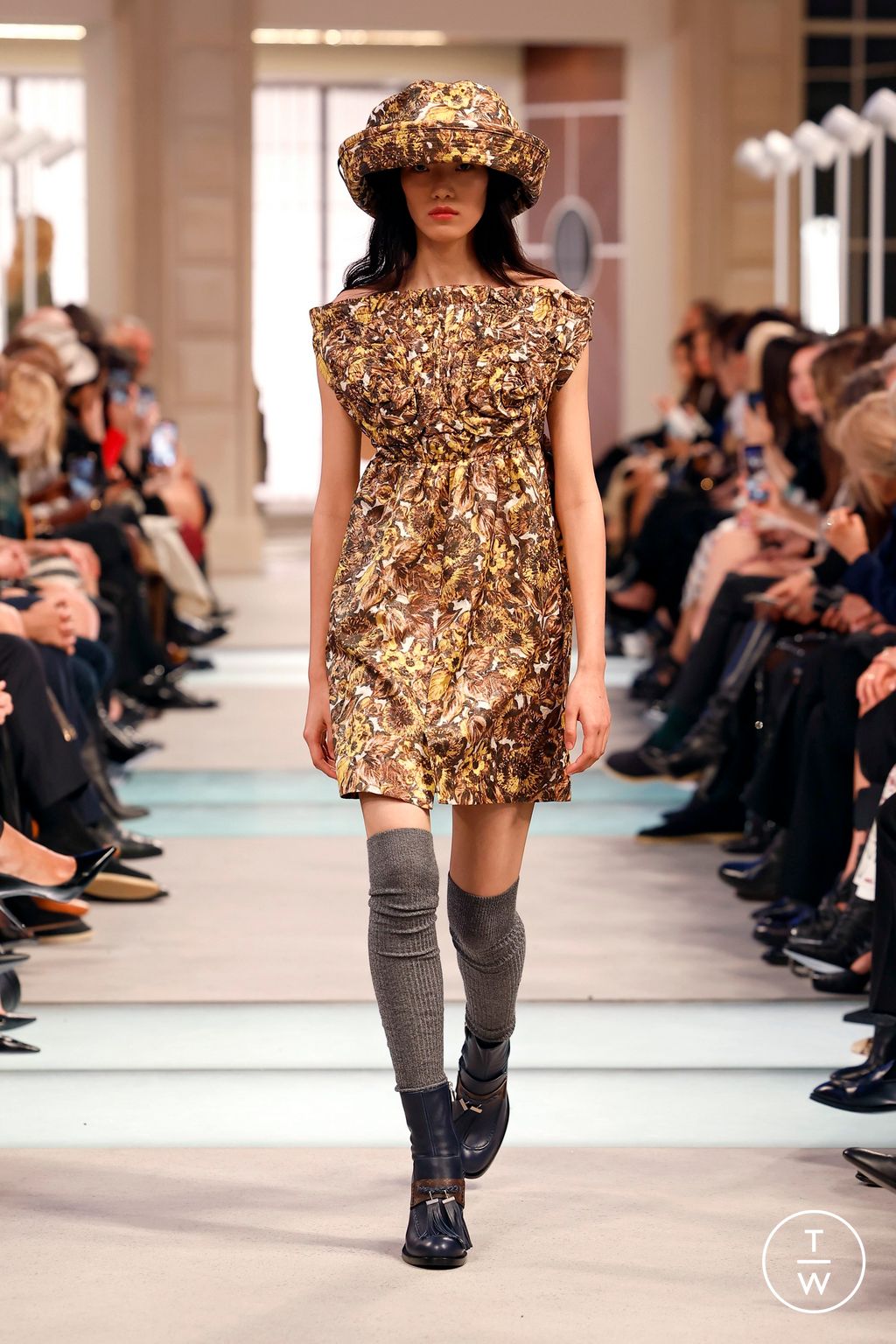 Fashion Week Paris Fall/Winter 2025 look 45 from the Louis Vuitton collection womenswear