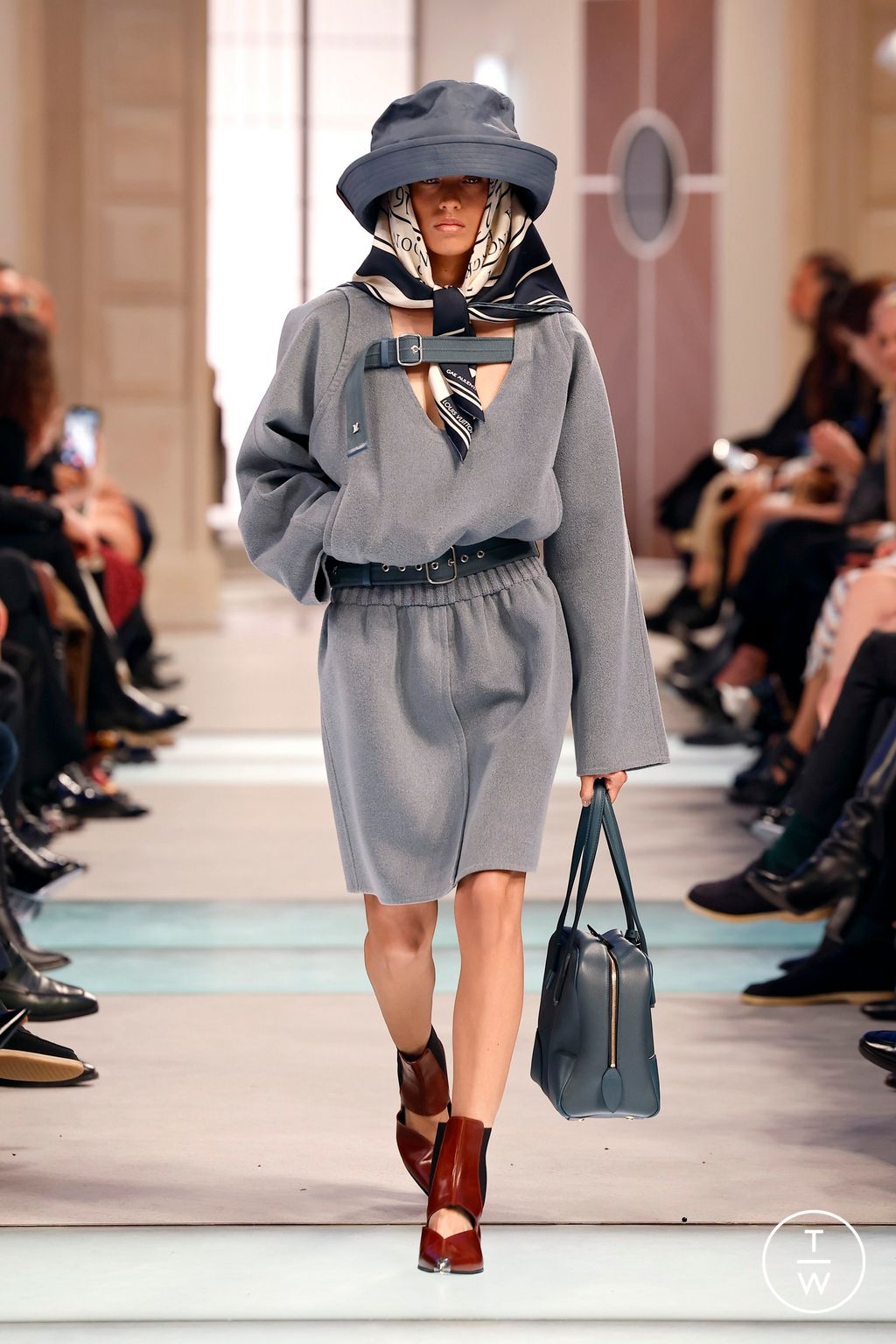 Fashion Week Paris Fall/Winter 2025 look 47 from the Louis Vuitton collection womenswear
