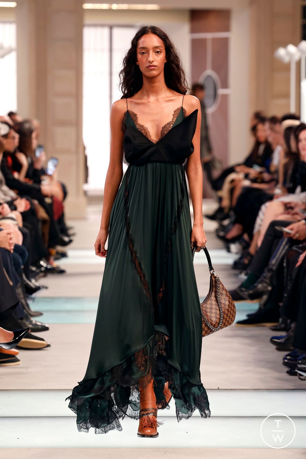 Fashion Week Paris Fall/Winter 2025 look 49 from the Louis Vuitton collection womenswear