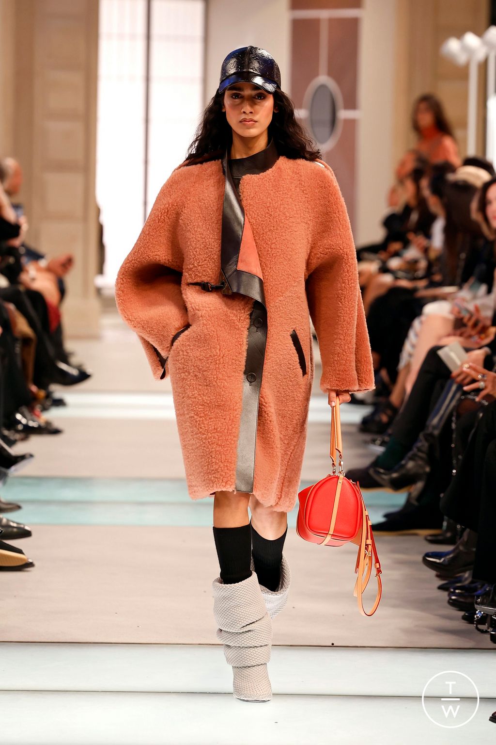 Fashion Week Paris Fall/Winter 2025 look 53 from the Louis Vuitton collection womenswear