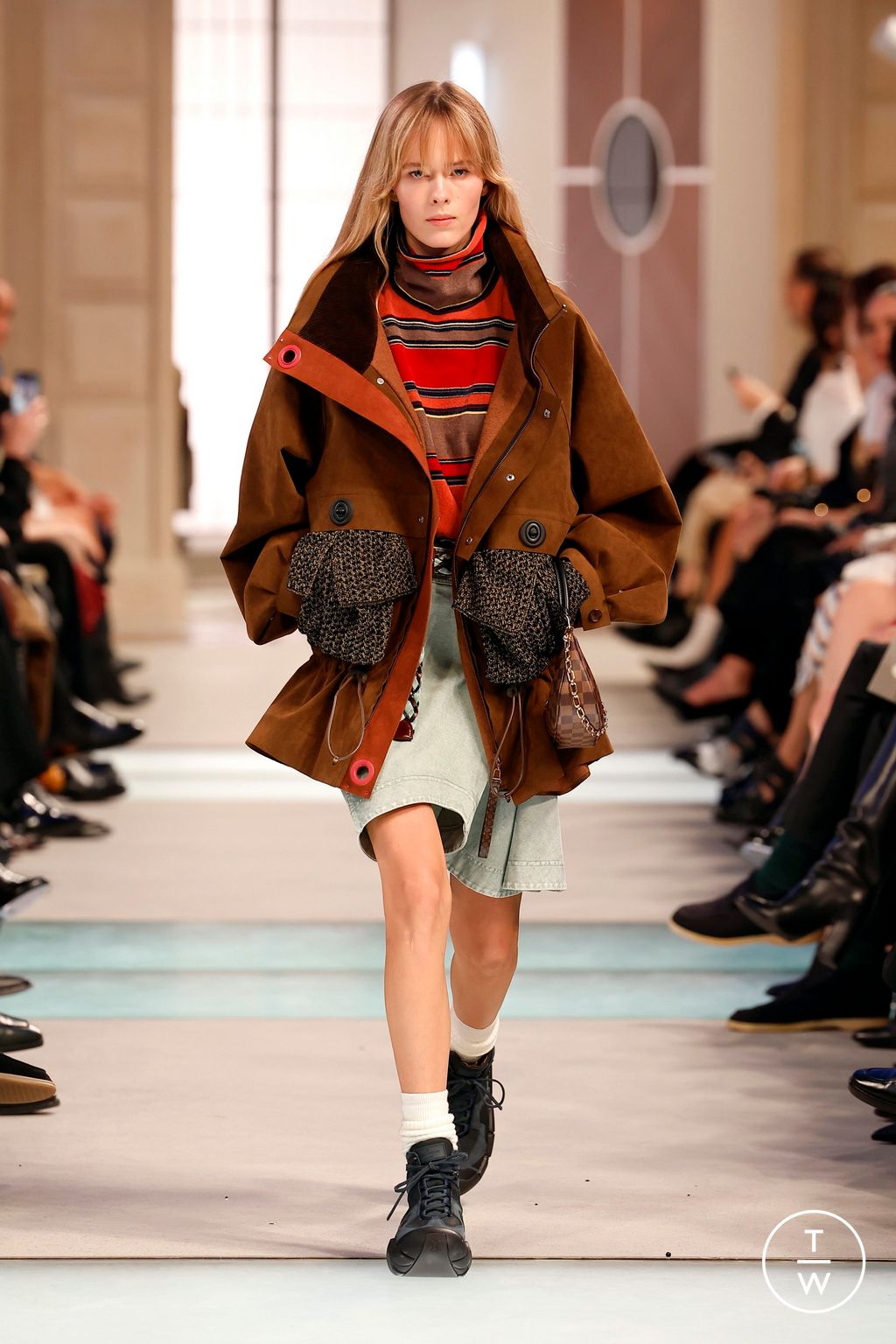 Fashion Week Paris Fall/Winter 2025 look 55 from the Louis Vuitton collection womenswear