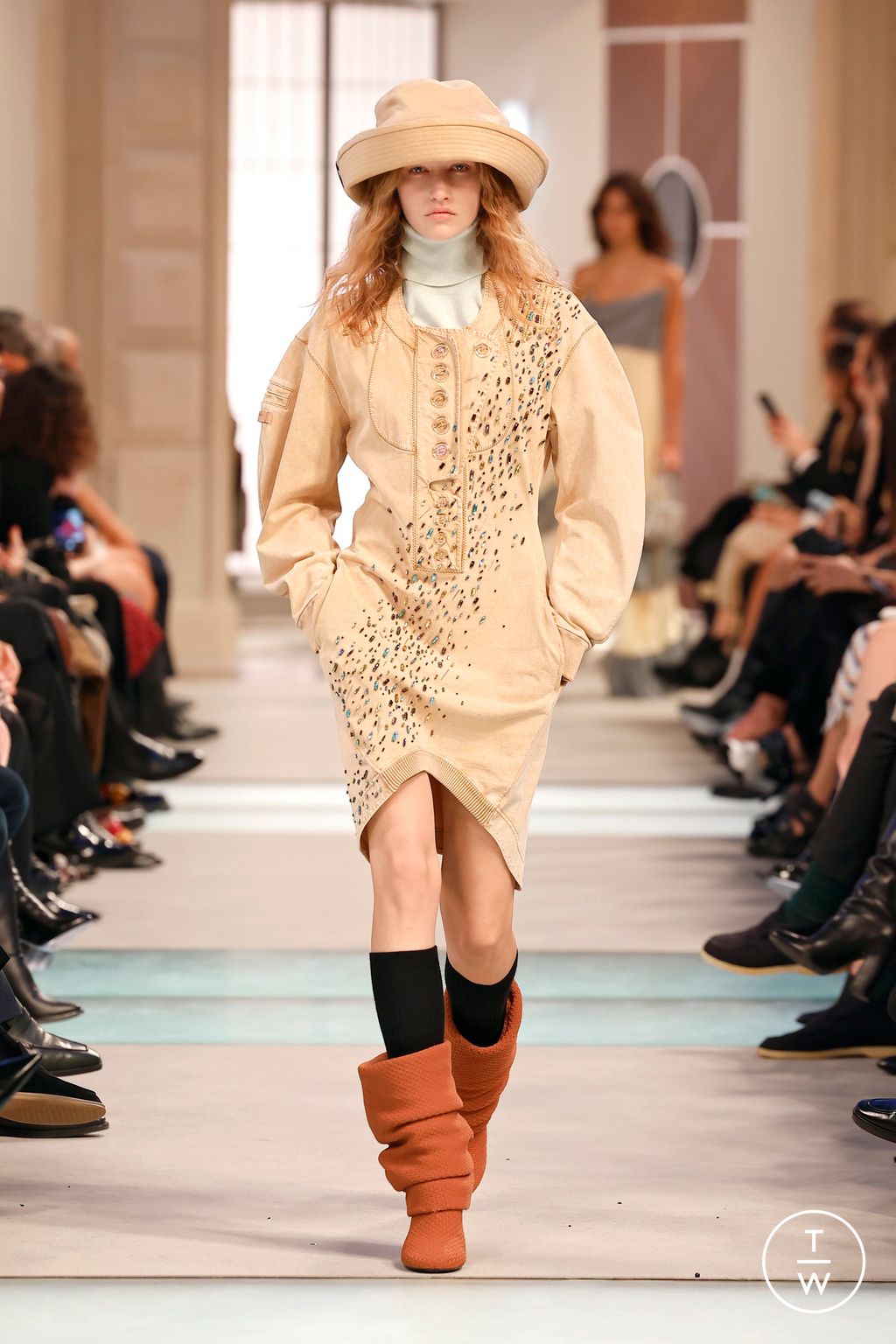 Fashion Week Paris Fall/Winter 2025 look 57 from the Louis Vuitton collection womenswear