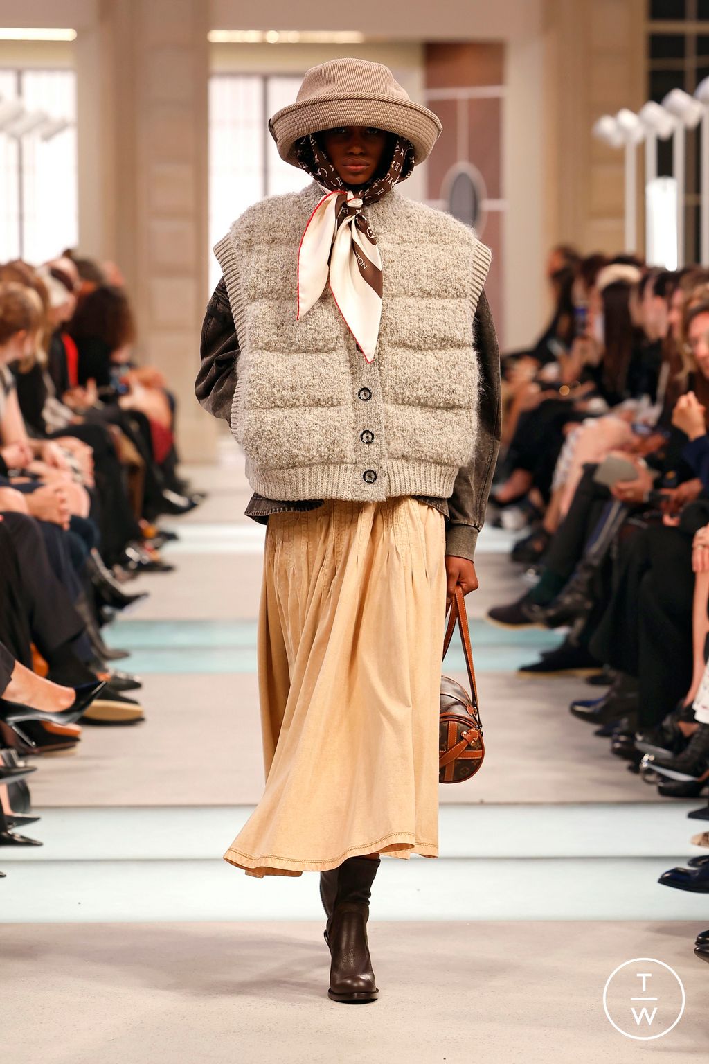 Fashion Week Paris Fall/Winter 2025 look 59 from the Louis Vuitton collection womenswear