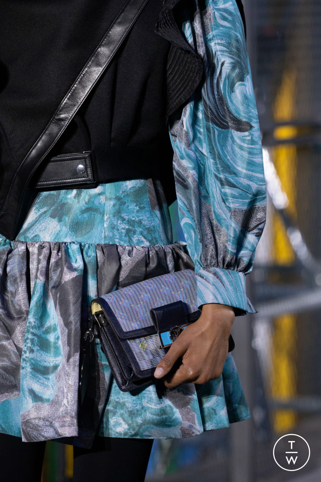 Fashion Week Paris Fall/Winter 2019 look 6 from the Louis Vuitton collection womenswear accessories