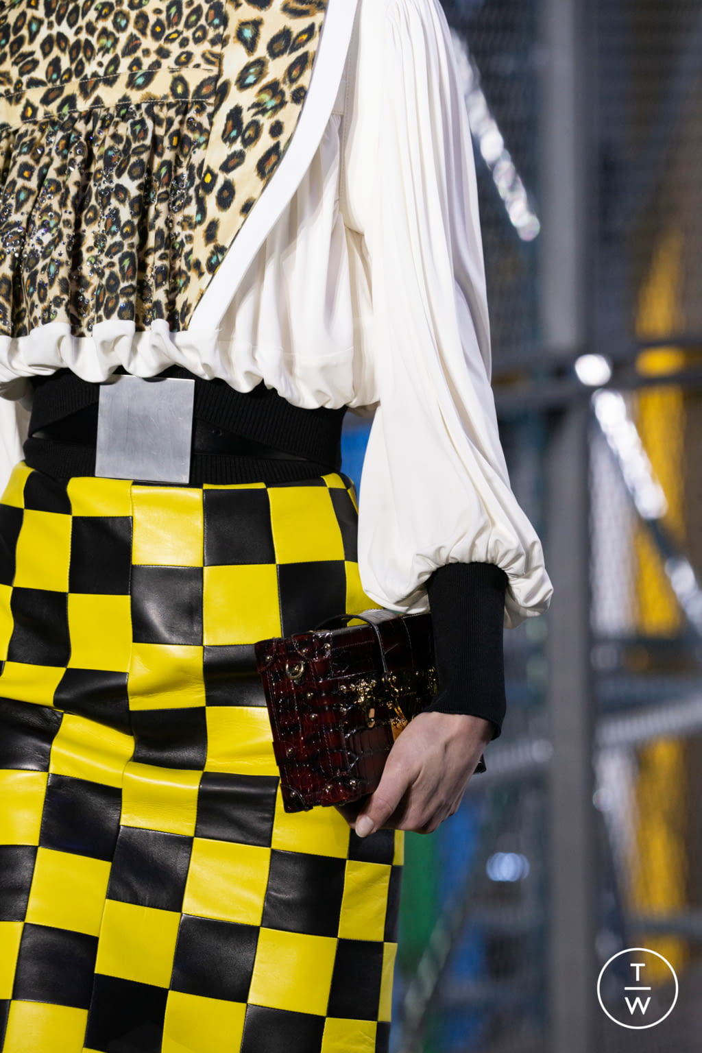 Fashion Week Paris Fall/Winter 2019 look 10 from the Louis Vuitton collection womenswear accessories