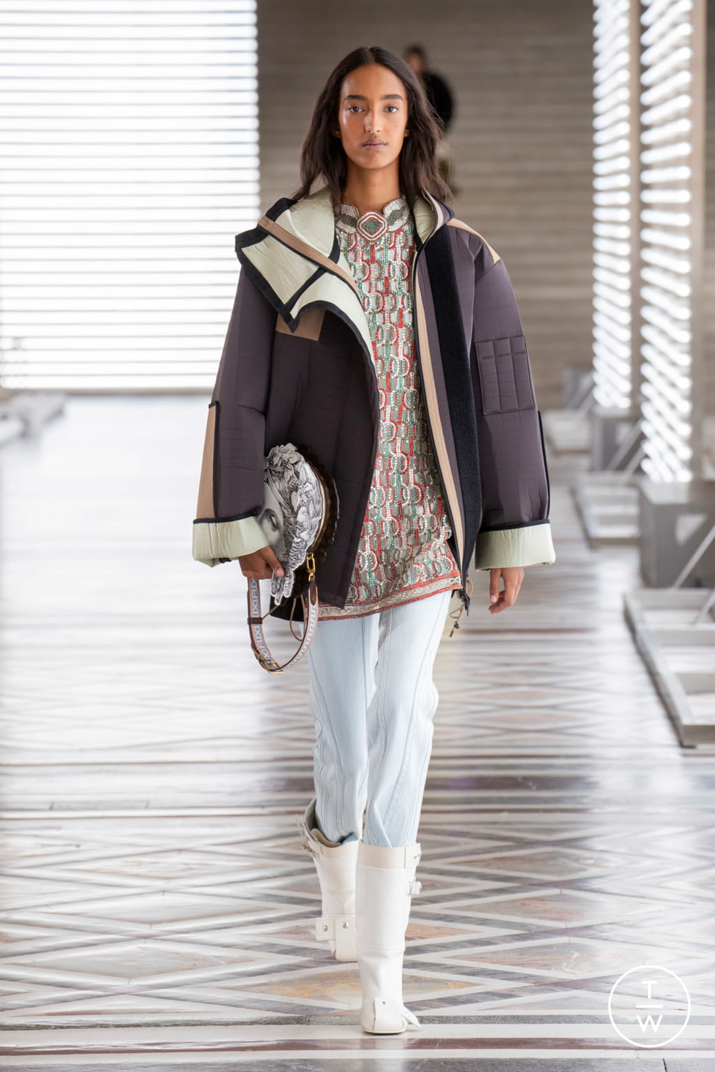 Fashion Week Paris Fall/Winter 2021 look 3 from the Louis Vuitton collection 女装