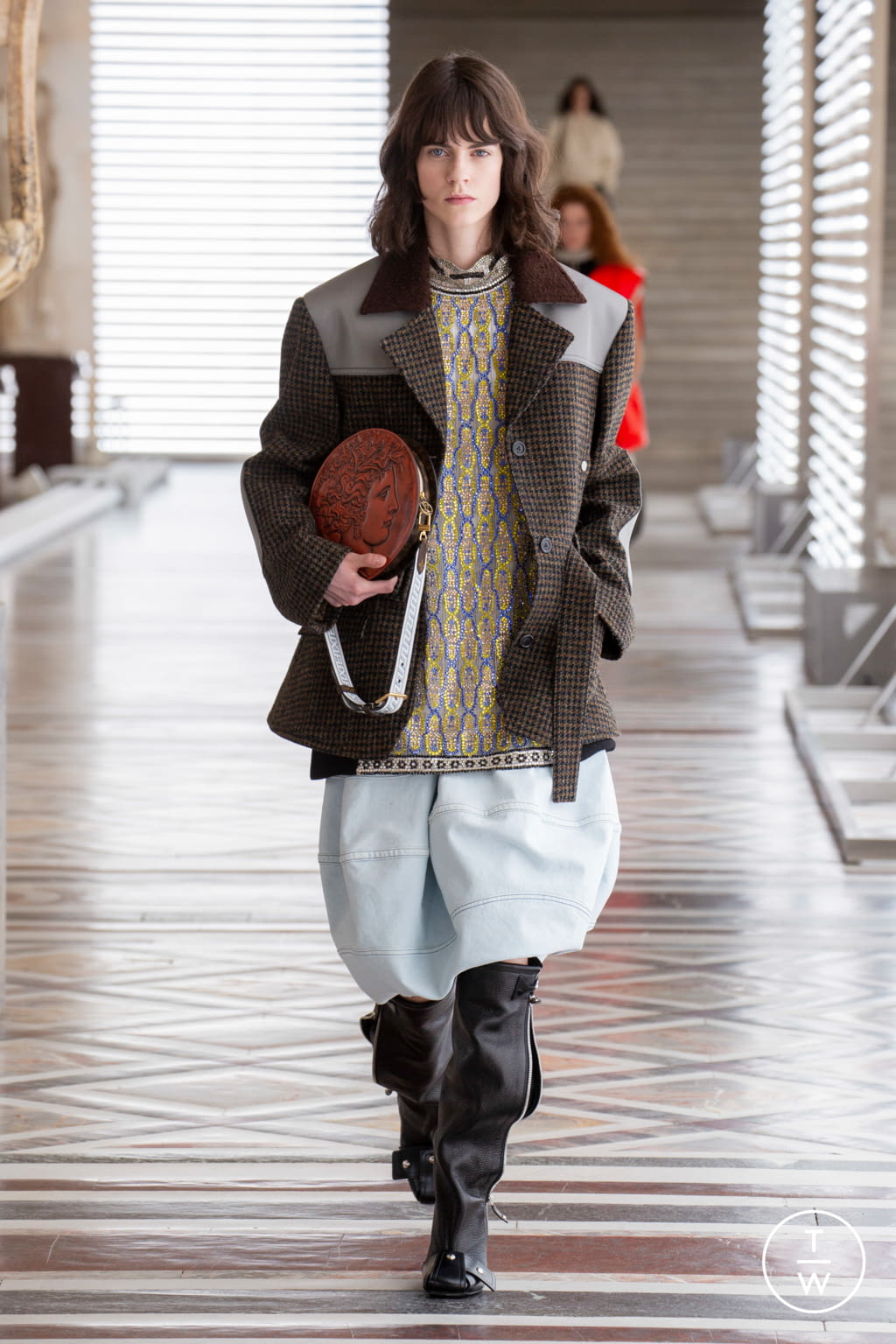 Fashion Week Paris Fall/Winter 2021 look 11 from the Louis Vuitton collection womenswear