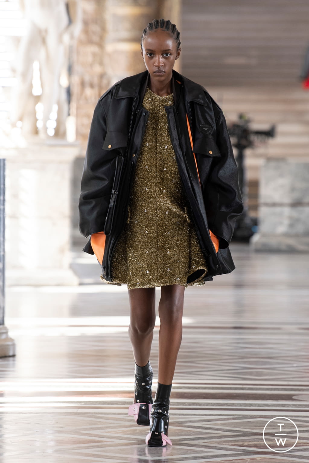 Fashion Week Paris Fall/Winter 2021 look 28 from the Louis Vuitton collection womenswear