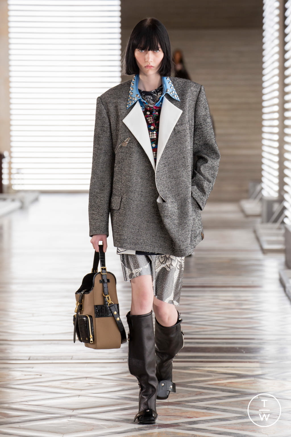 Fashion Week Paris Fall/Winter 2021 look 31 from the Louis Vuitton collection 女装